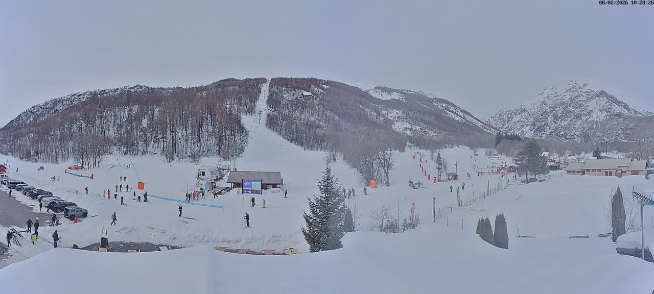Pelvoux Vallouise Base Area Live Cam - Briancon, Hautes-Alpes, Provence-Alpes-Cote d’Azur, France
