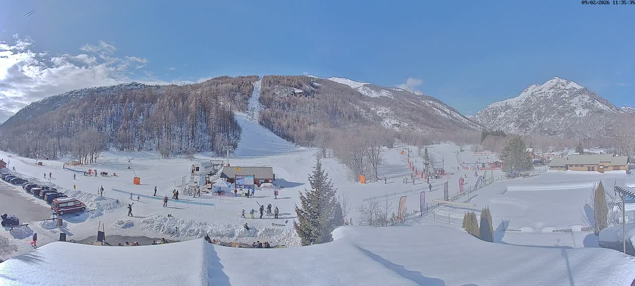 Pelvoux Vallouise Base Area Live Cam - Briancon, Hautes-Alpes, Provence-Alpes-Cote d’Azur, France
