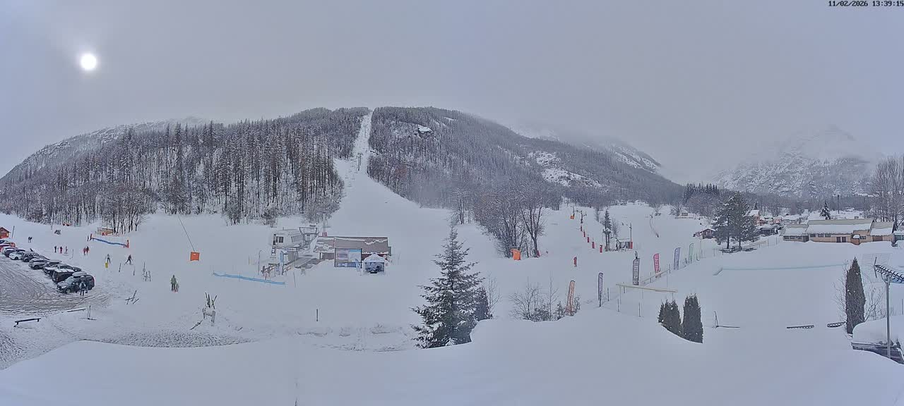 Pelvoux Vallouise Base Area Live Cam - Briancon, Hautes-Alpes, Provence-Alpes-Cote d’Azur, France