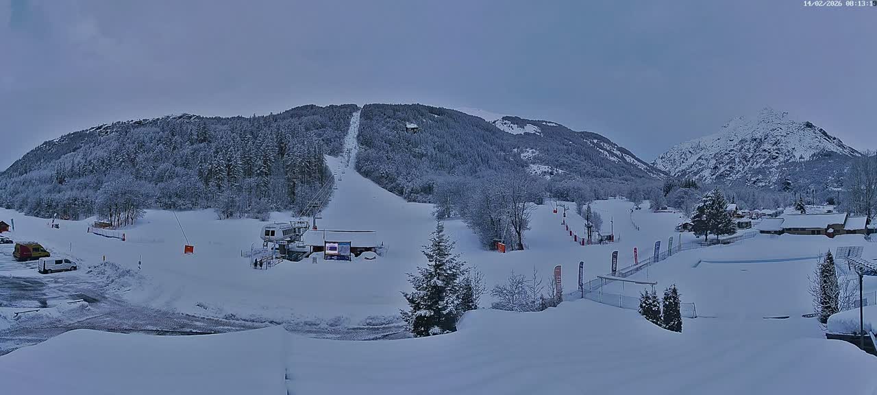 Pelvoux Vallouise Base Area Live Cam - Briancon, Hautes-Alpes, Provence-Alpes-Cote d’Azur, France