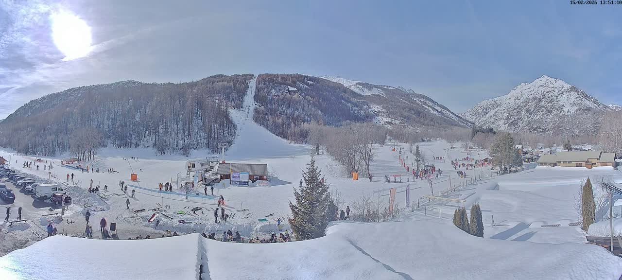 Pelvoux Vallouise Base Area Live Cam - Briancon, Hautes-Alpes, Provence-Alpes-Cote d’Azur, France