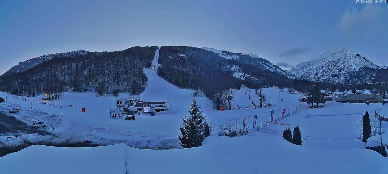 Pelvoux Vallouise Base Area Live Cam - Briancon, Hautes-Alpes, Provence-Alpes-Cote d’Azur, France