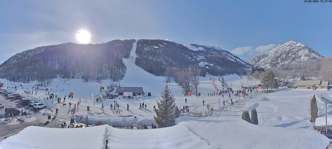 Pelvoux Vallouise Base Area Live Cam - Briancon, Hautes-Alpes, Provence-Alpes-Cote d’Azur, France