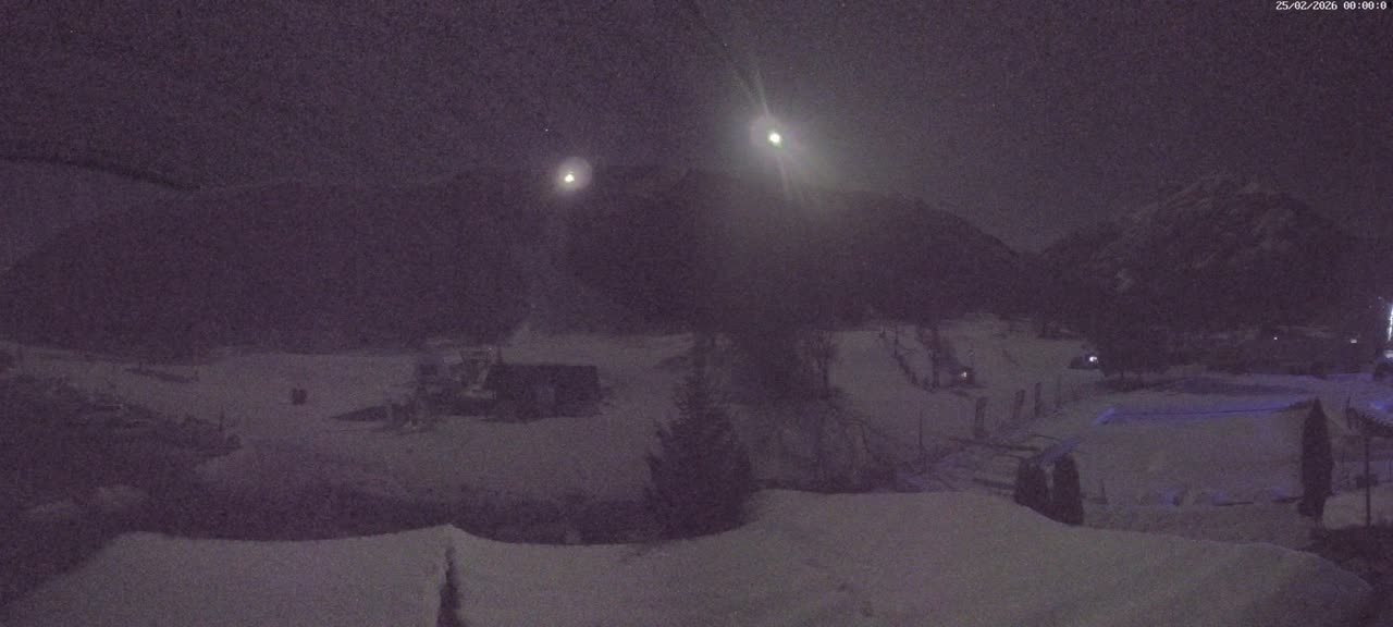 Pelvoux Vallouise Base Area Live Cam - Briancon, Hautes-Alpes, Provence-Alpes-Cote d’Azur, France