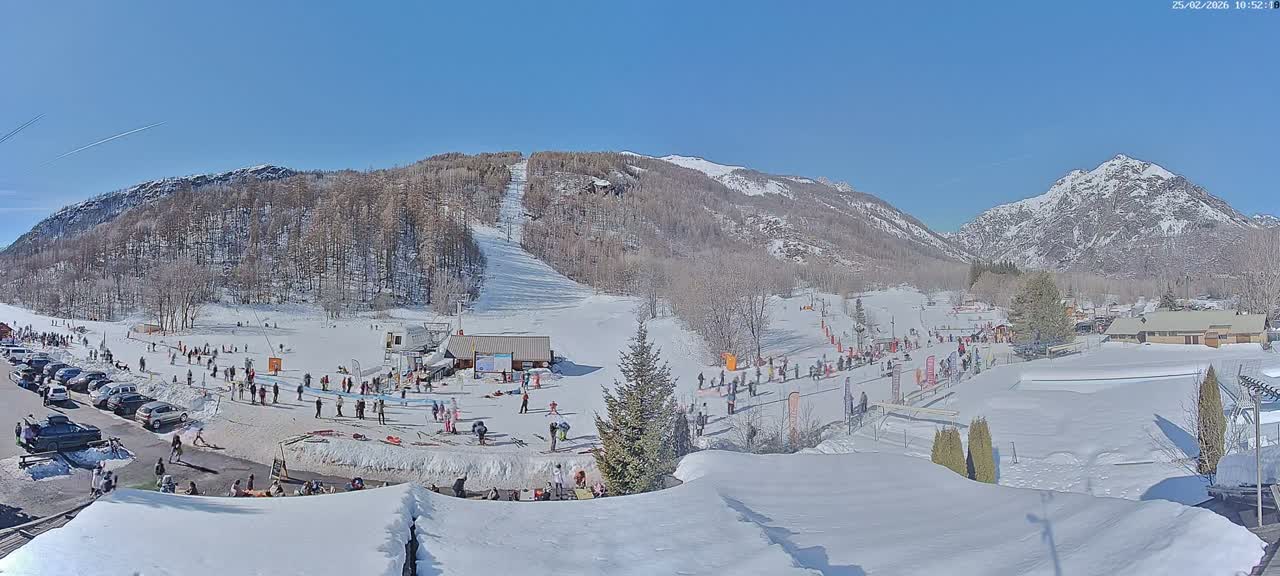Pelvoux Vallouise Base Area Live Cam - Briancon, Hautes-Alpes, Provence-Alpes-Cote d’Azur, France