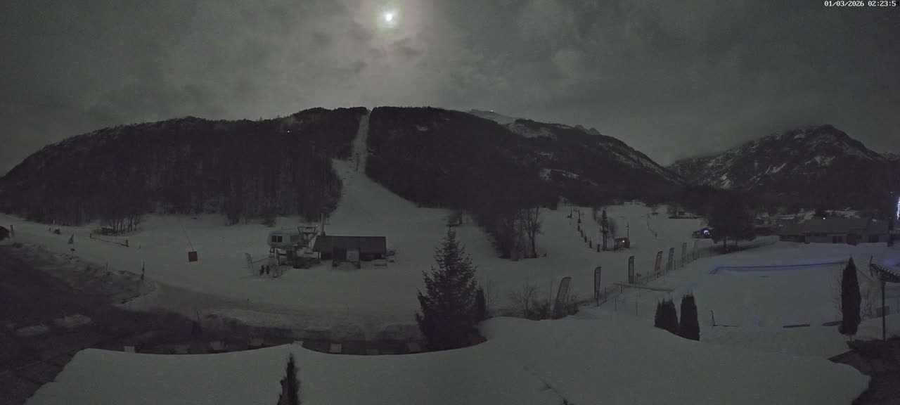 Pelvoux Vallouise Base Area Live Cam - Briancon, Hautes-Alpes, Provence-Alpes-Cote d’Azur, France