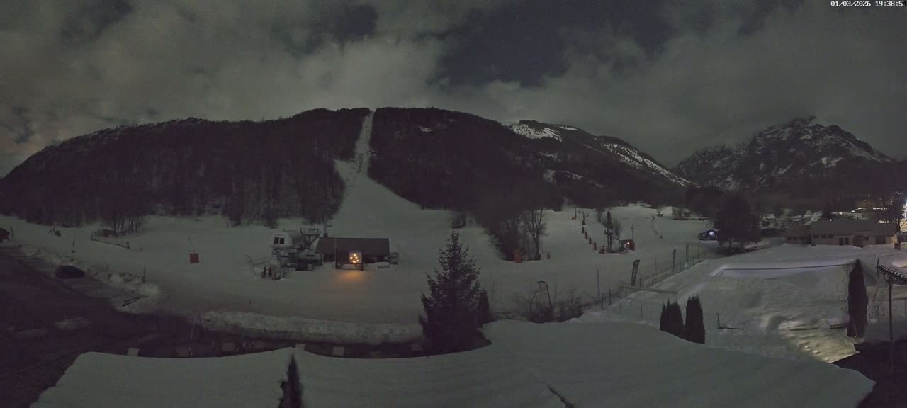 Pelvoux Vallouise Base Area Live Cam - Briancon, Hautes-Alpes, Provence-Alpes-Cote d’Azur, France
