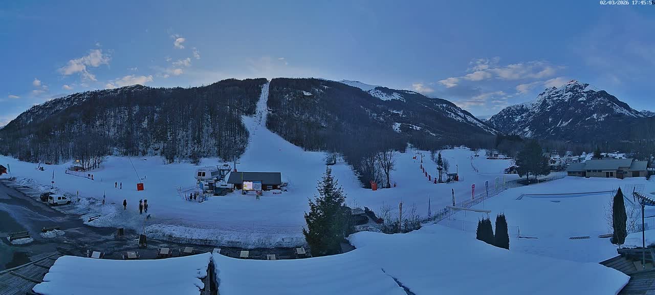 Pelvoux Vallouise Base Area Live Cam - Briancon, Hautes-Alpes, Provence-Alpes-Cote d’Azur, France
