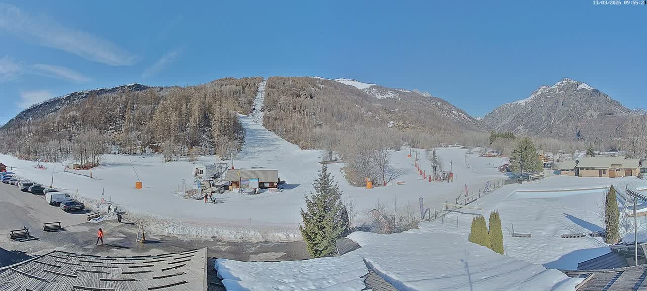 Pelvoux Vallouise Base Area Live Cam - Briancon, Hautes-Alpes, Provence-Alpes-Cote d’Azur, France