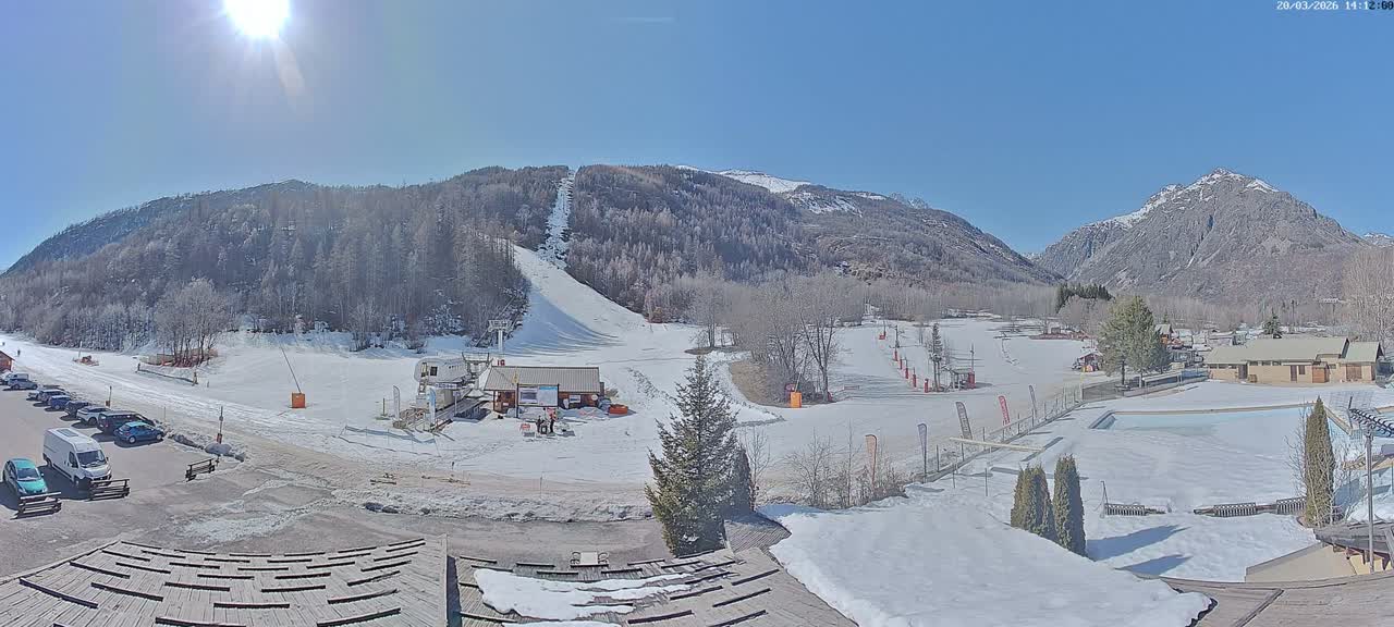 Pelvoux Vallouise Base Area Live Cam - Briancon, Hautes-Alpes, Provence-Alpes-Cote d’Azur, France