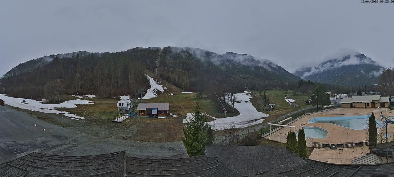 Pelvoux Vallouise Base Area Live Cam - Briancon, Hautes-Alpes, Provence-Alpes-Cote d’Azur, France