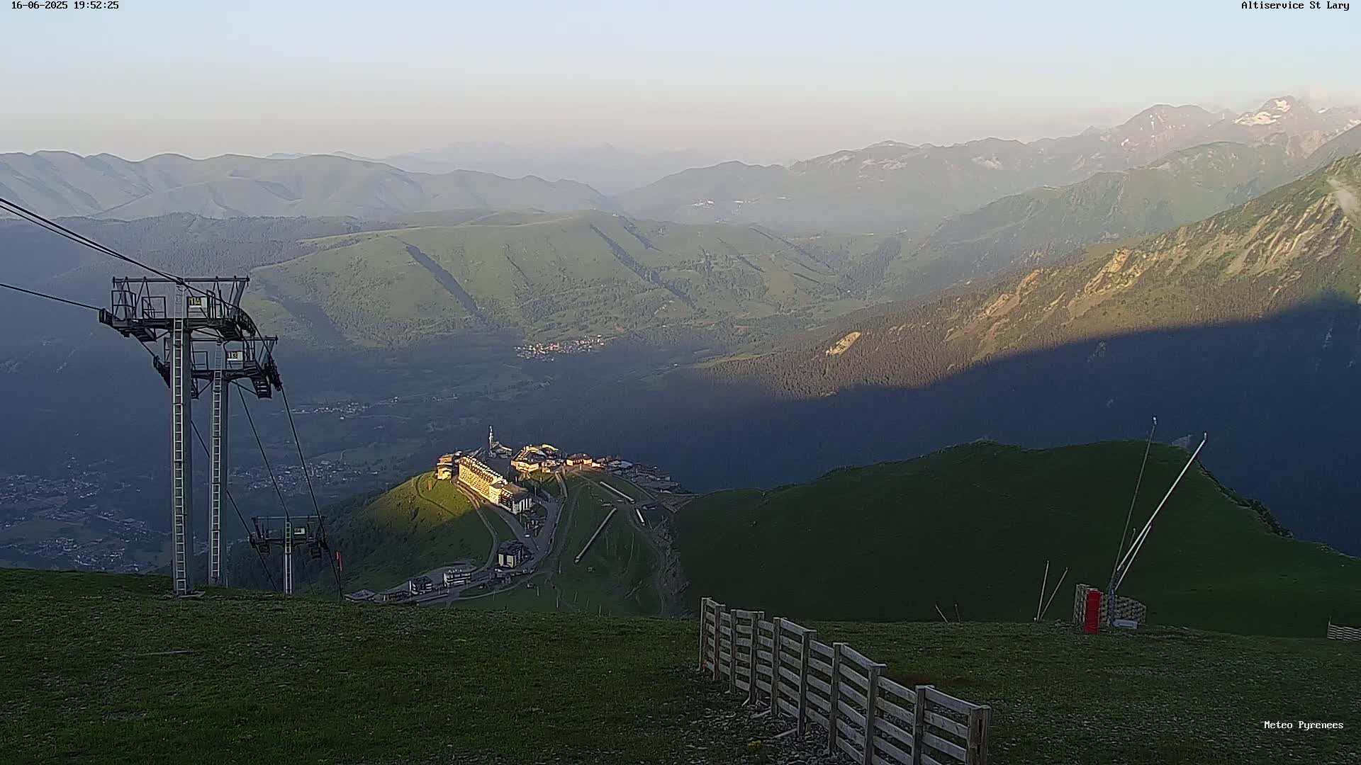 Saint-Lary-Soulan Village Skyline & Pla d'Adet Ski Slopes Live Cam - Bagnères-de-Bigorre, Hautes-Pyrénées, Occitanie, France