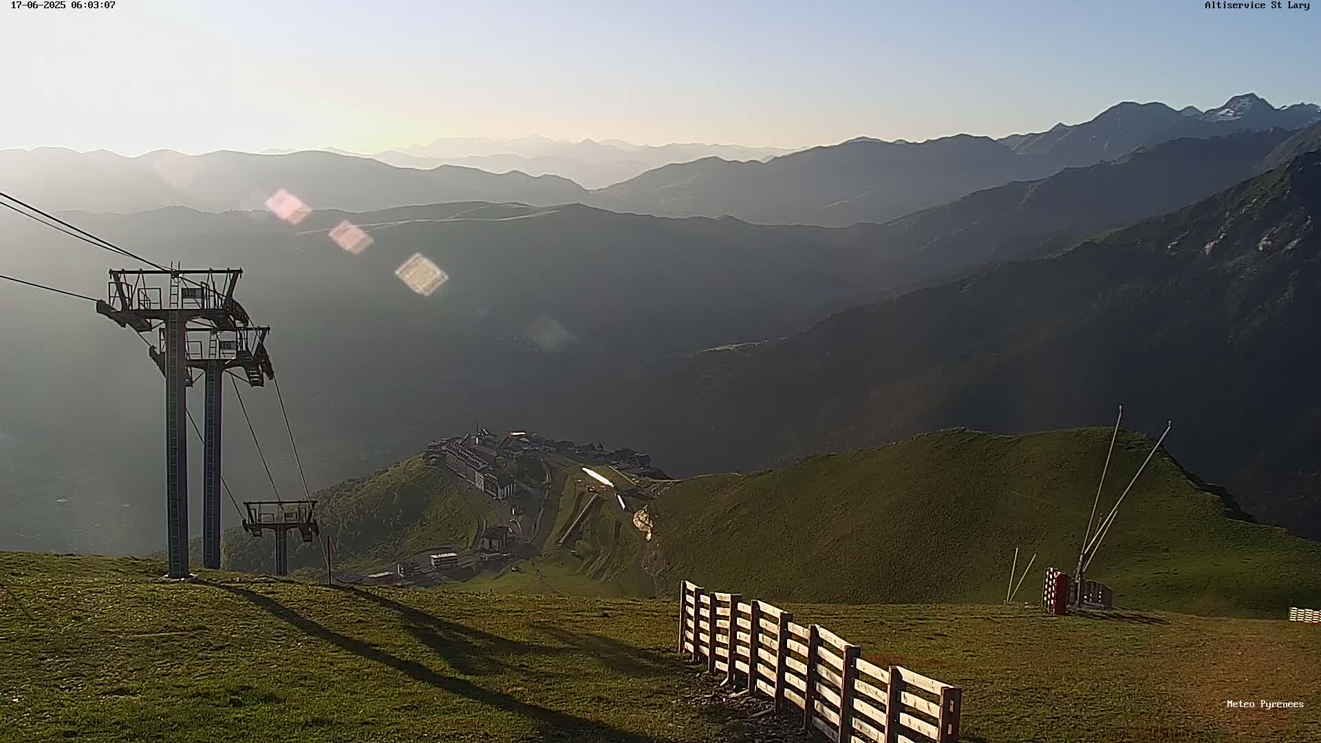 Saint-Lary-Soulan Village Skyline & Pla d'Adet Ski Slopes Live Cam - Bagnères-de-Bigorre, Hautes-Pyrénées, Occitanie, France