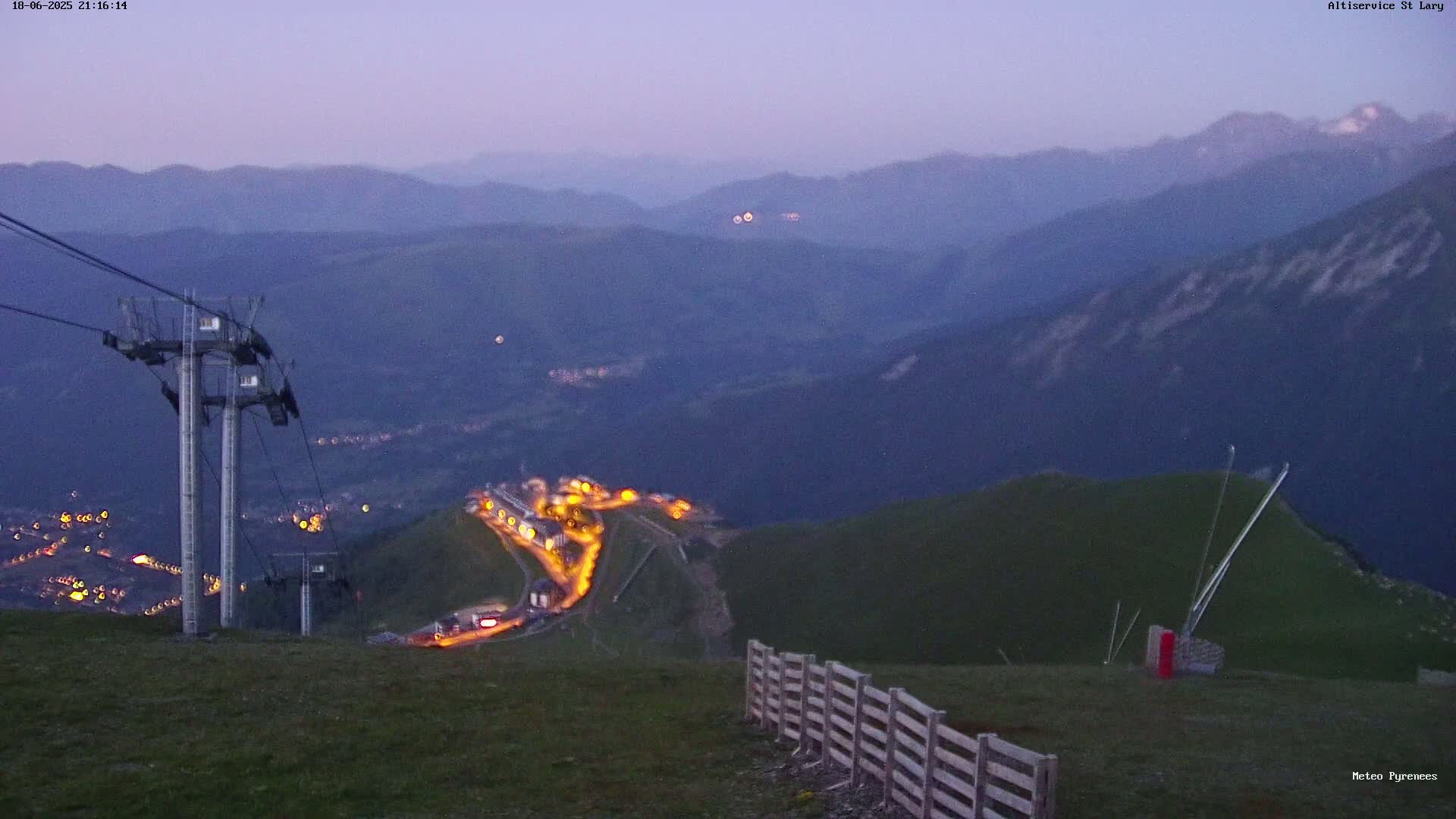 Saint-Lary-Soulan Village Skyline & Pla d'Adet Ski Slopes Live Cam - Bagnères-de-Bigorre, Hautes-Pyrénées, Occitanie, France