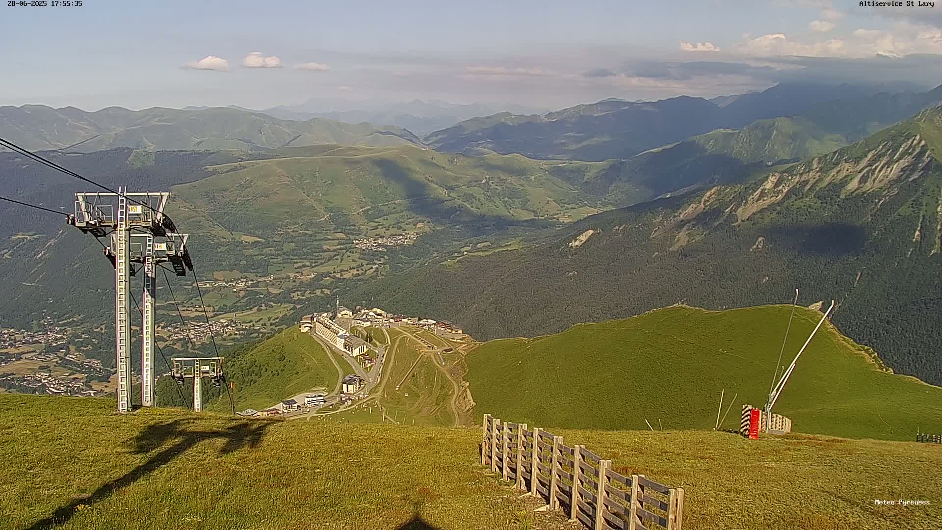 Saint-Lary-Soulan Village Skyline & Pla d'Adet Ski Slopes Live Cam - Bagnères-de-Bigorre, Hautes-Pyrénées, Occitanie, France