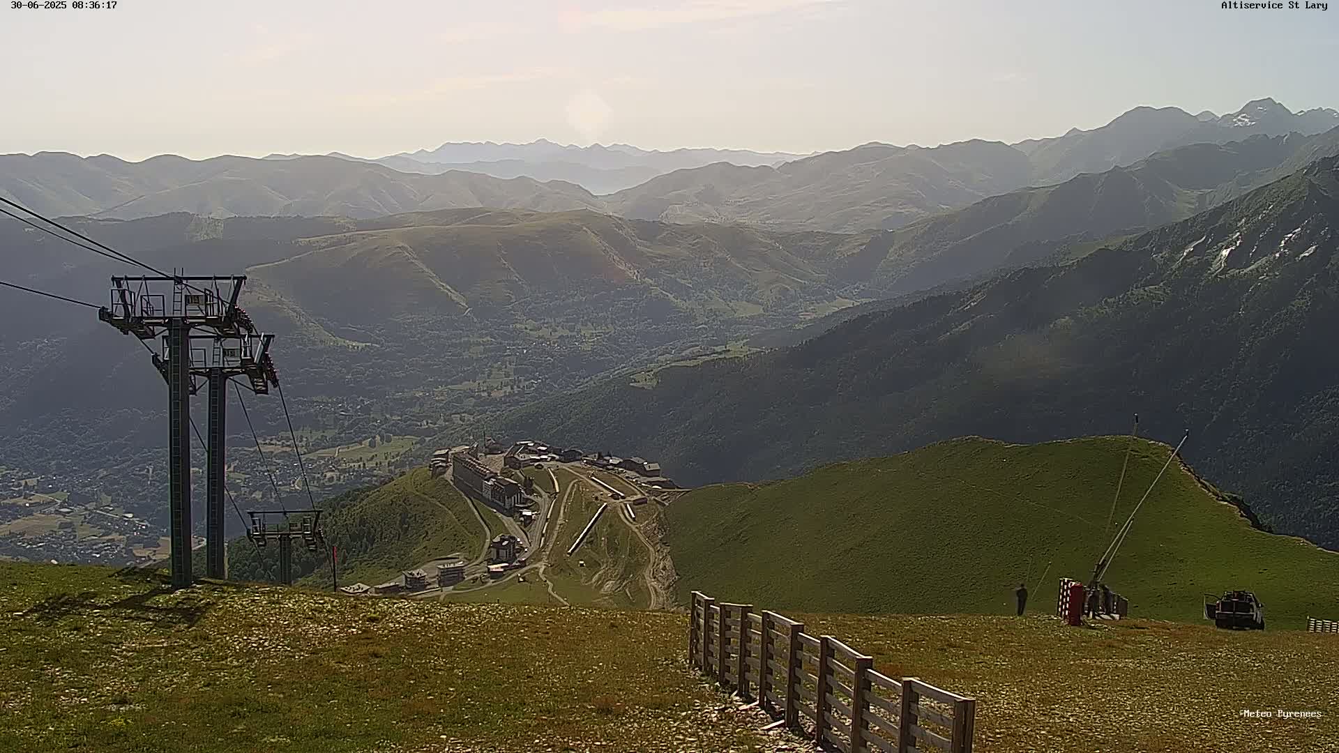 Saint-Lary-Soulan Village Skyline & Pla d'Adet Ski Slopes Live Cam - Bagnères-de-Bigorre, Hautes-Pyrénées, Occitanie, France