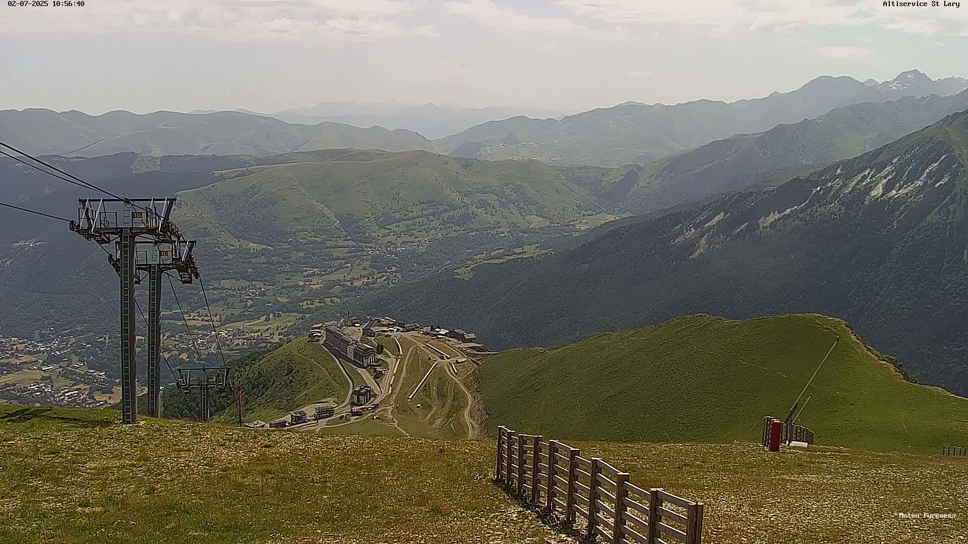 Saint-Lary-Soulan Village Skyline & Pla d'Adet Ski Slopes Live Cam - Bagnères-de-Bigorre, Hautes-Pyrénées, Occitanie, France