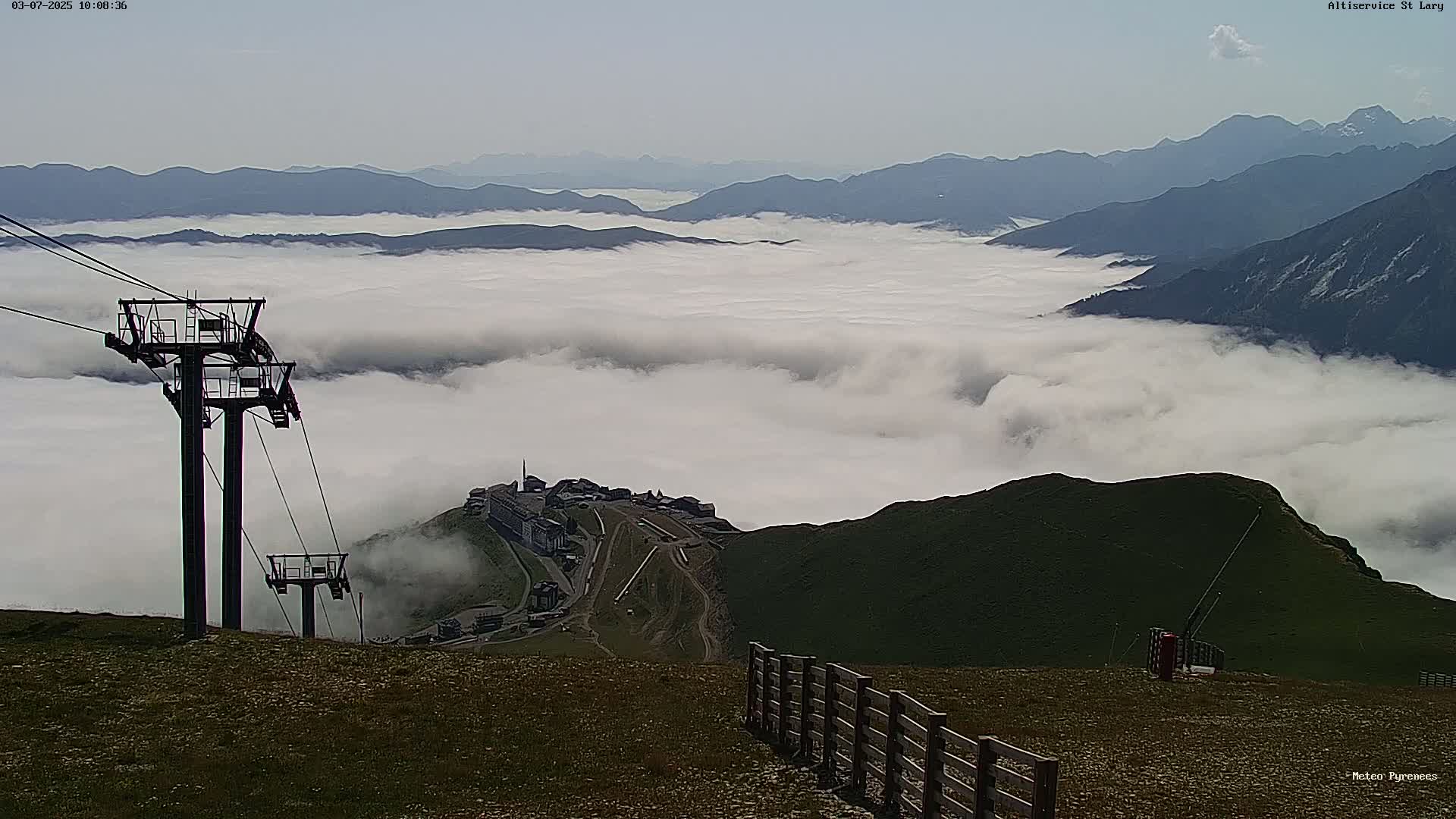 Saint-Lary-Soulan Village Skyline & Pla d'Adet Ski Slopes Live Cam - Bagnères-de-Bigorre, Hautes-Pyrénées, Occitanie, France