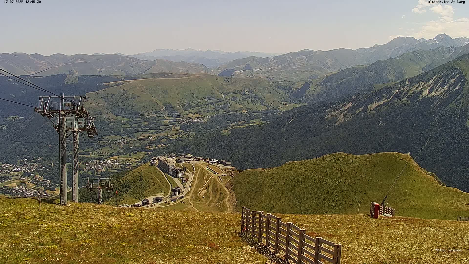 Saint-Lary-Soulan Village Skyline & Pla d'Adet Ski Slopes Live Cam - Bagnères-de-Bigorre, Hautes-Pyrénées, Occitanie, France