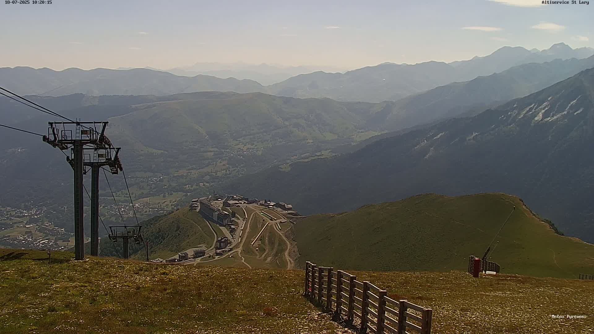 Saint-Lary-Soulan Village Skyline & Pla d'Adet Ski Slopes Live Cam - Bagnères-de-Bigorre, Hautes-Pyrénées, Occitanie, France
