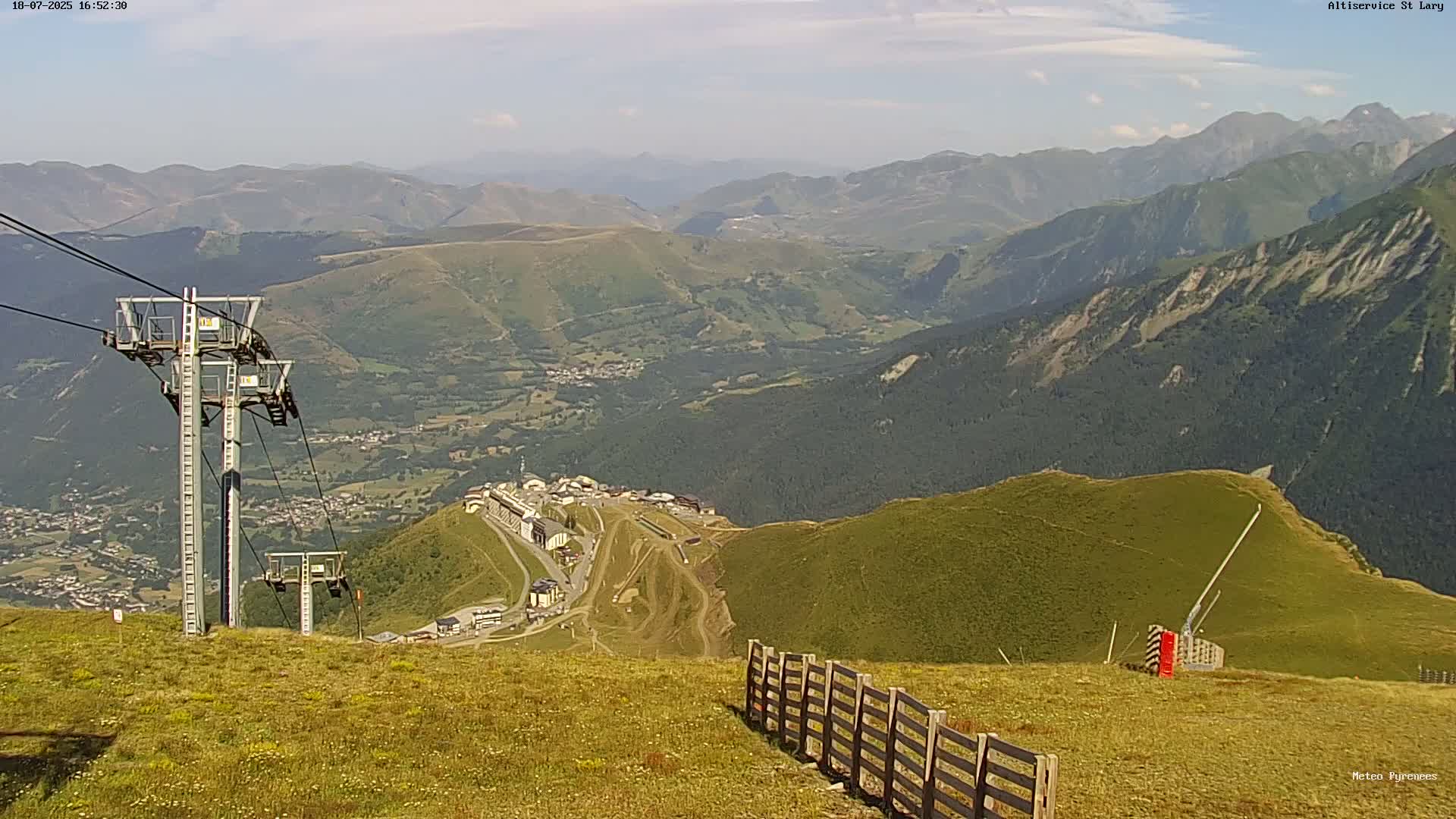 Saint-Lary-Soulan Village Skyline & Pla d'Adet Ski Slopes Live Cam - Bagnères-de-Bigorre, Hautes-Pyrénées, Occitanie, France