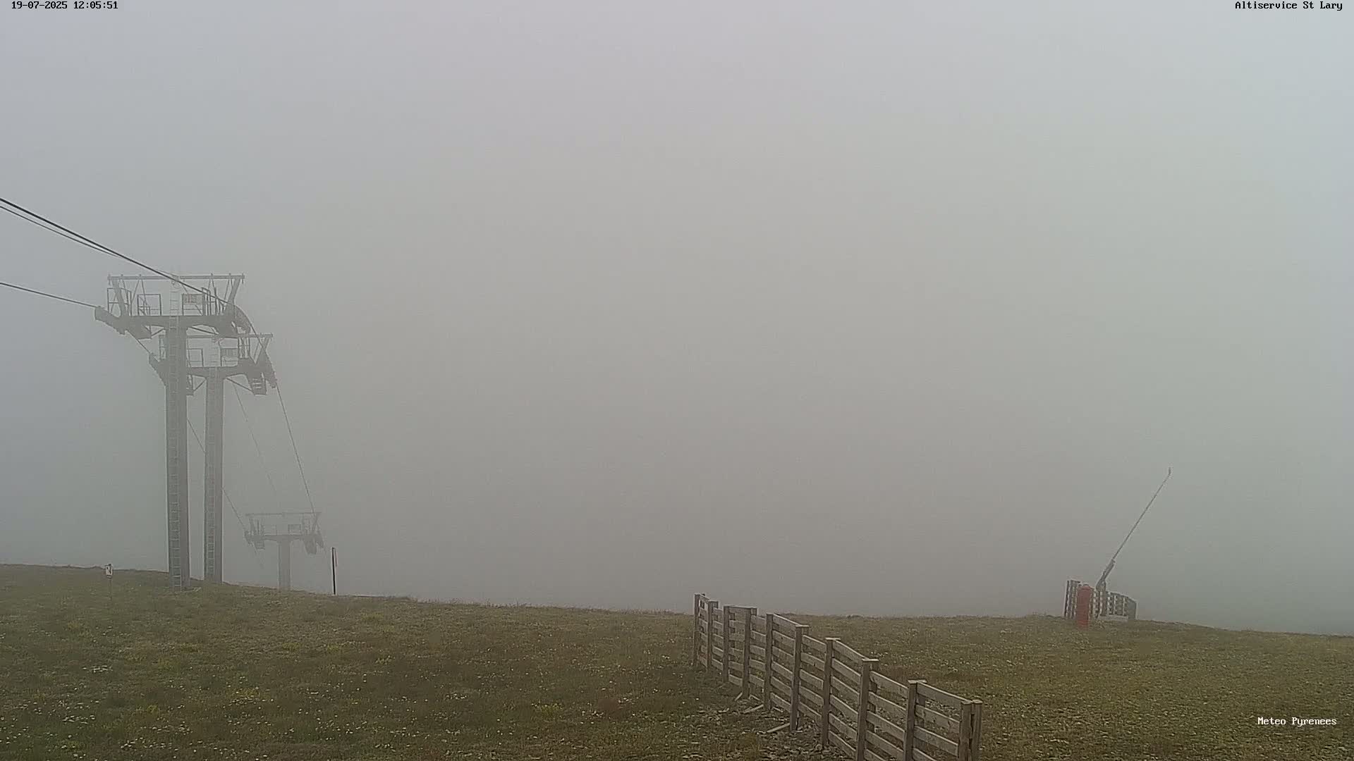 Saint-Lary-Soulan Village Skyline & Pla d'Adet Ski Slopes Live Cam - Bagnères-de-Bigorre, Hautes-Pyrénées, Occitanie, France