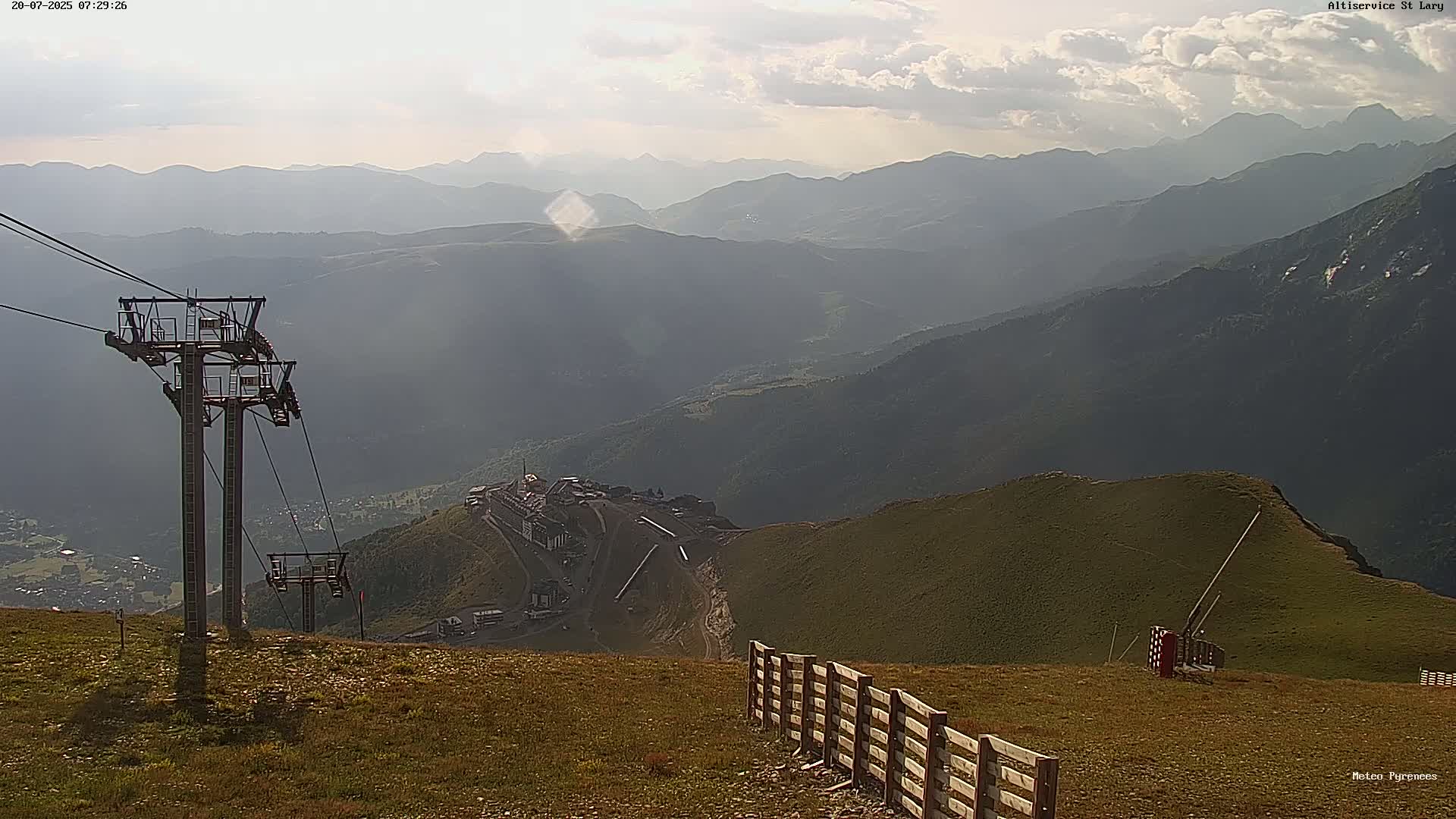 Saint-Lary-Soulan Village Skyline & Pla d'Adet Ski Slopes Live Cam - Bagnères-de-Bigorre, Hautes-Pyrénées, Occitanie, France