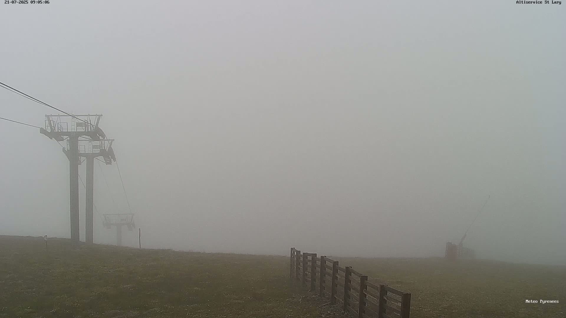 Saint-Lary-Soulan Village Skyline & Pla d'Adet Ski Slopes Live Cam - Bagnères-de-Bigorre, Hautes-Pyrénées, Occitanie, France