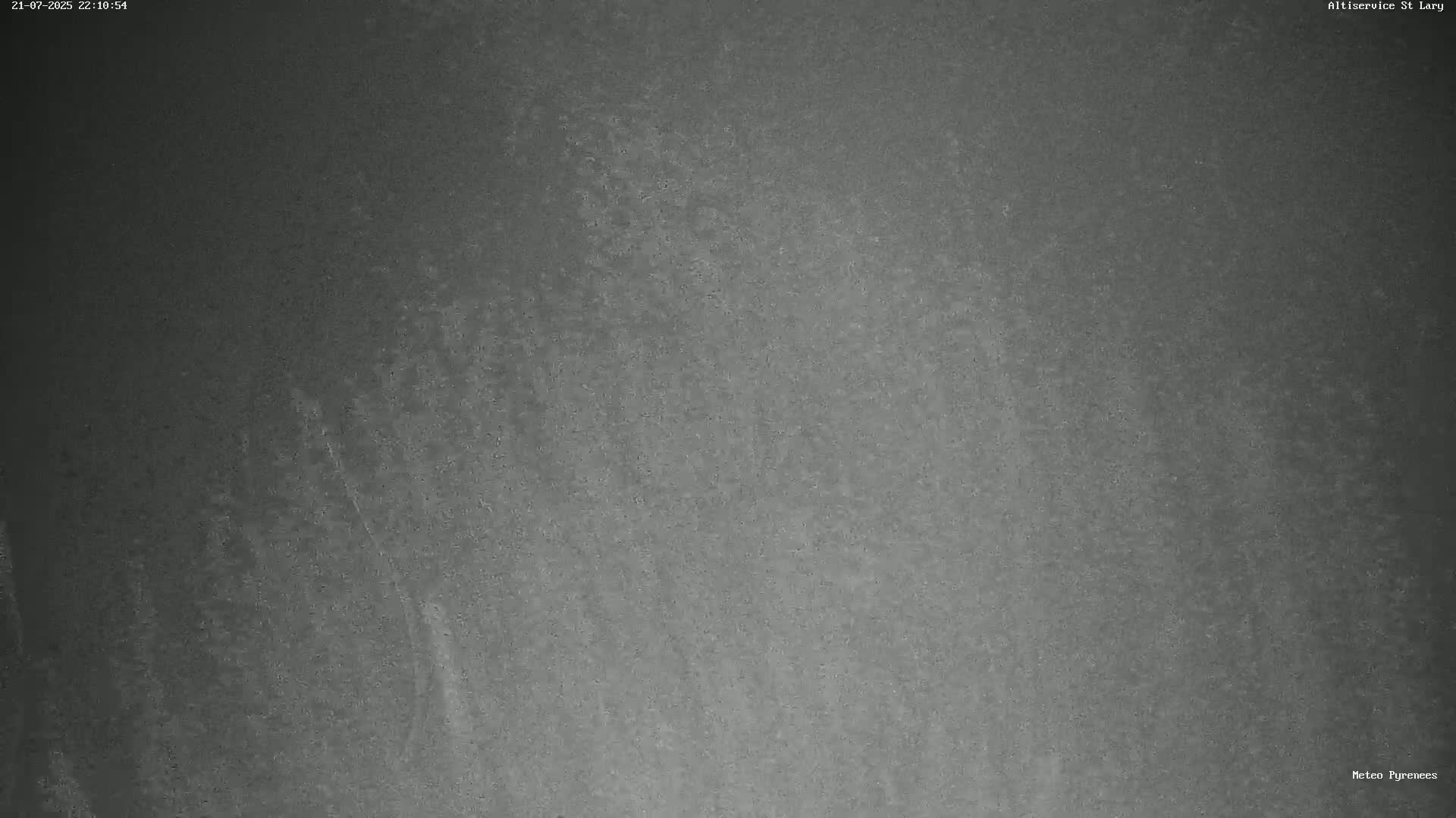 Saint-Lary-Soulan Village Skyline & Pla d'Adet Ski Slopes Live Cam - Bagnères-de-Bigorre, Hautes-Pyrénées, Occitanie, France