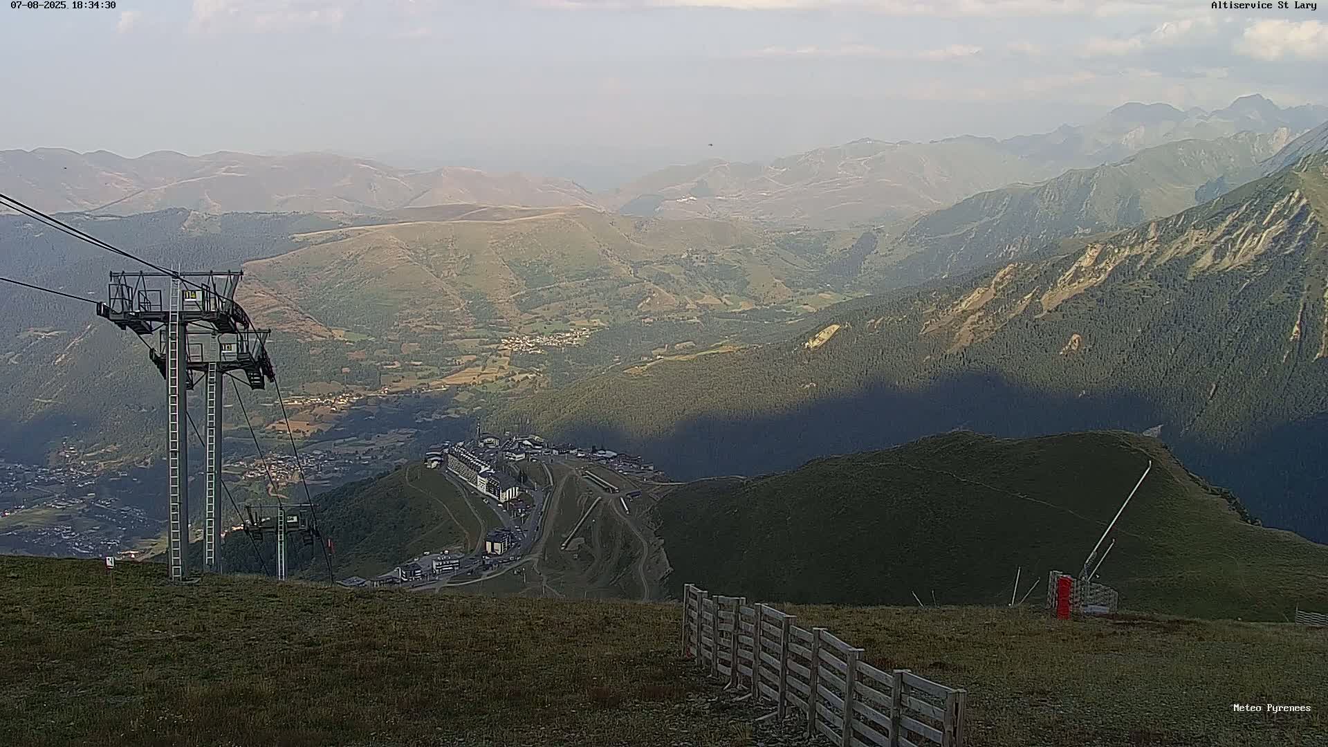 Saint-Lary-Soulan Village Skyline & Pla d'Adet Ski Slopes Live Cam - Bagnères-de-Bigorre, Hautes-Pyrénées, Occitanie, France