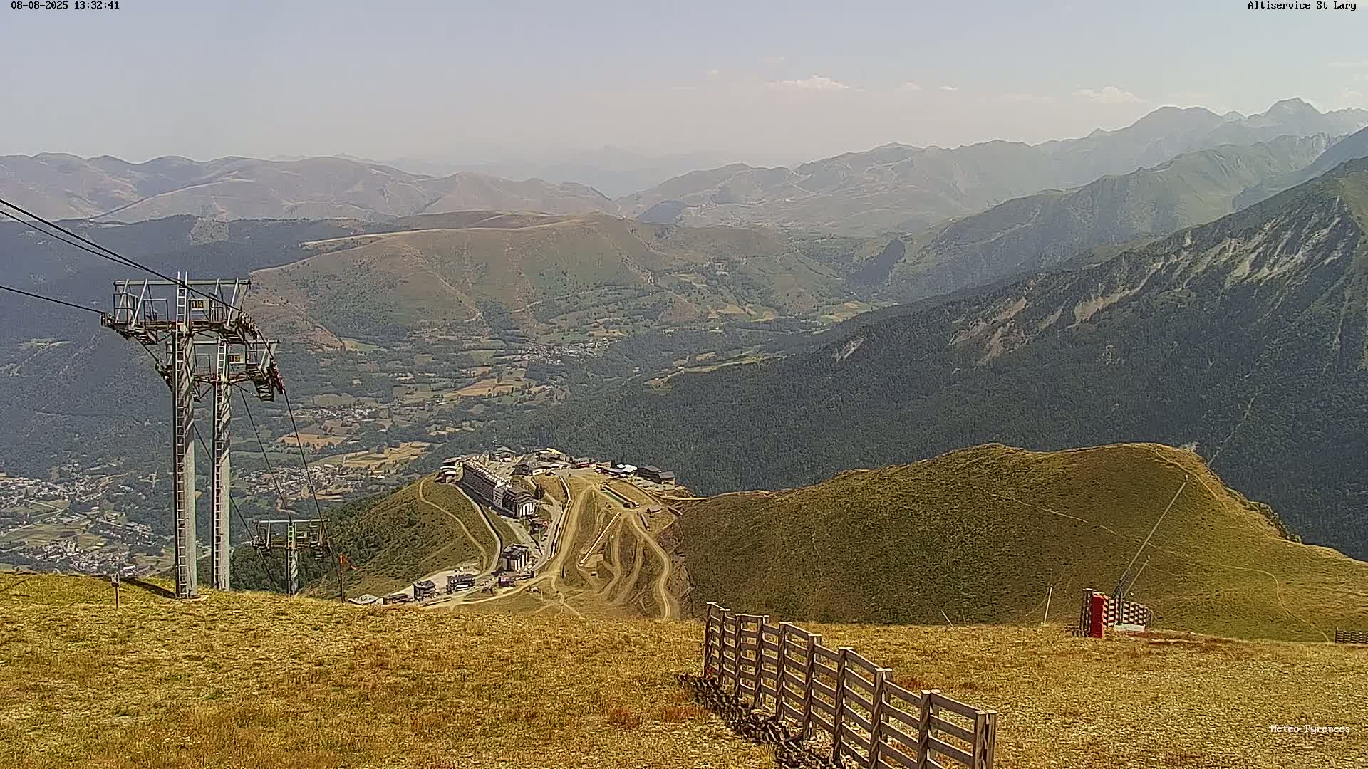 Saint-Lary-Soulan Village Skyline & Pla d'Adet Ski Slopes Live Cam - Bagnères-de-Bigorre, Hautes-Pyrénées, Occitanie, France