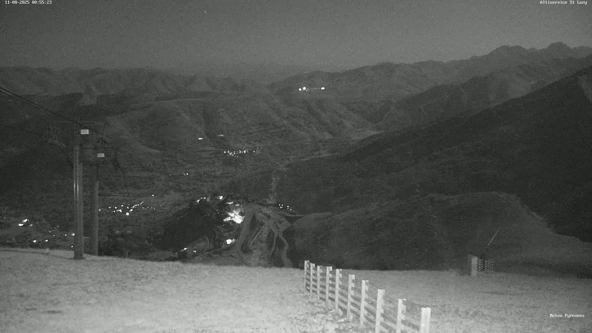 Saint-Lary-Soulan Village Skyline & Pla d'Adet Ski Slopes Live Cam - Bagnères-de-Bigorre, Hautes-Pyrénées, Occitanie, France