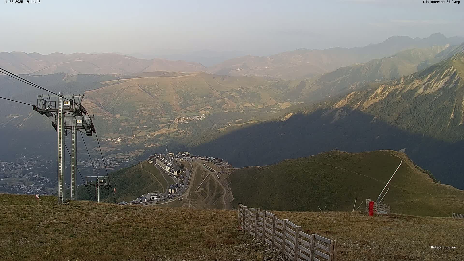 Saint-Lary-Soulan Village Skyline & Pla d'Adet Ski Slopes Live Cam - Bagnères-de-Bigorre, Hautes-Pyrénées, Occitanie, France