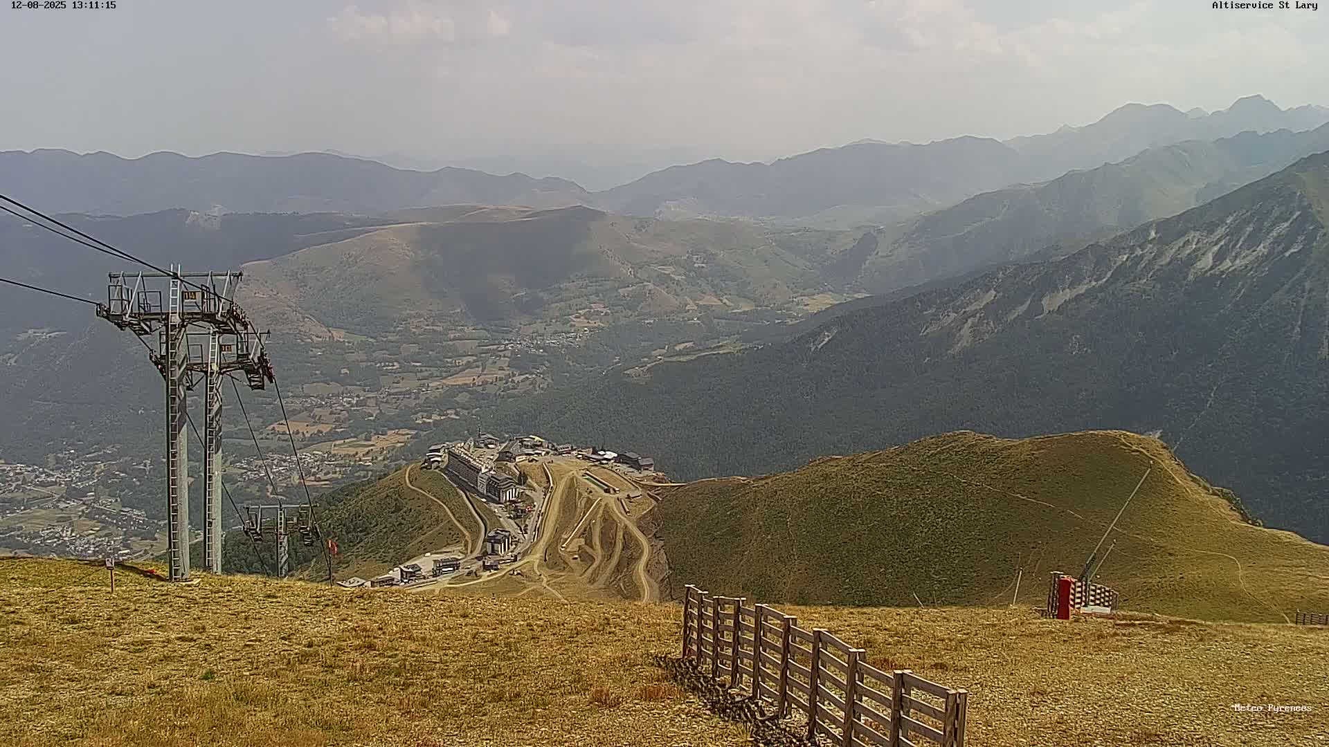 Saint-Lary-Soulan Village Skyline & Pla d'Adet Ski Slopes Live Cam - Bagnères-de-Bigorre, Hautes-Pyrénées, Occitanie, France