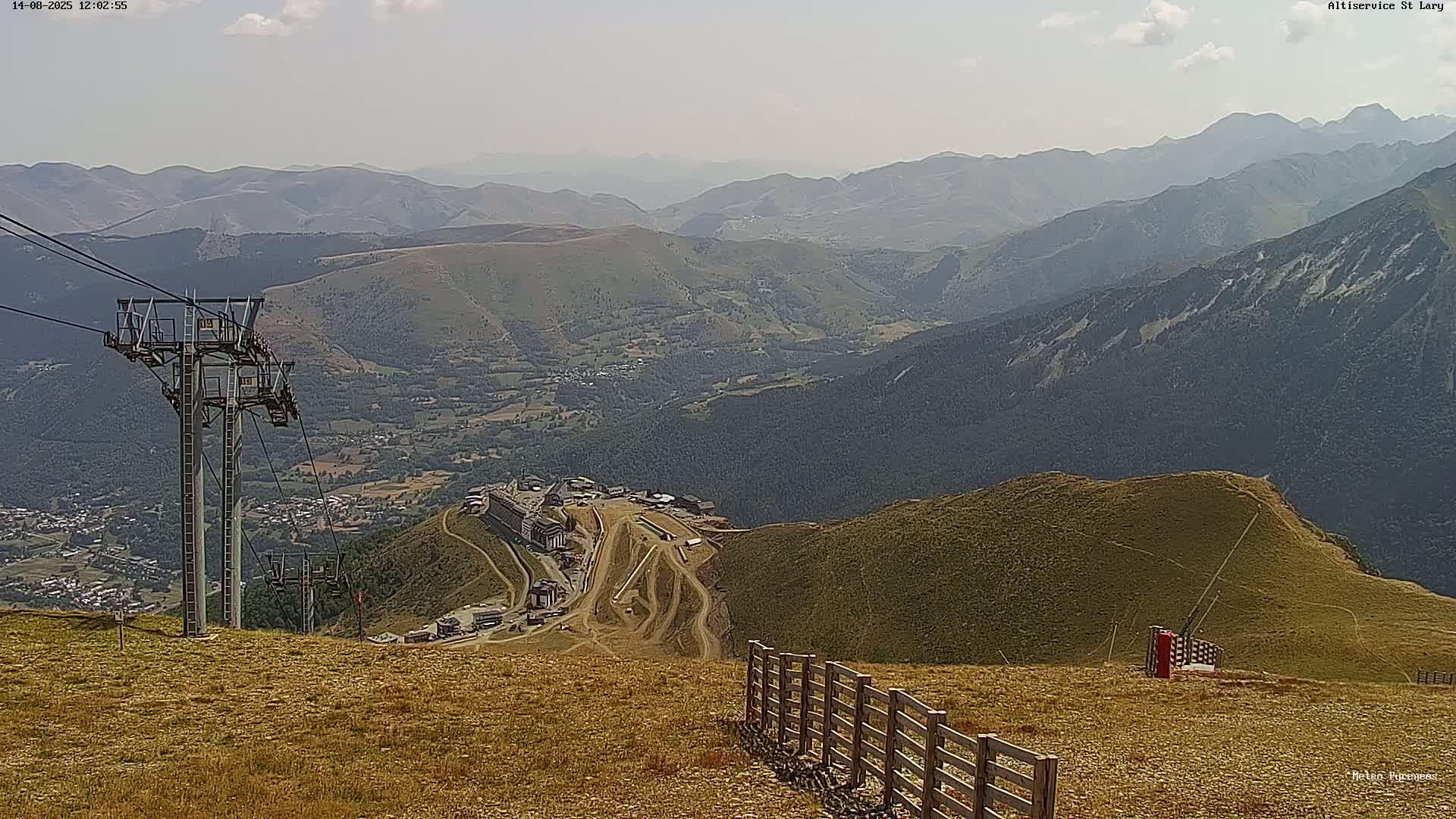 Saint-Lary-Soulan Village Skyline & Pla d'Adet Ski Slopes Live Cam - Bagnères-de-Bigorre, Hautes-Pyrénées, Occitanie, France