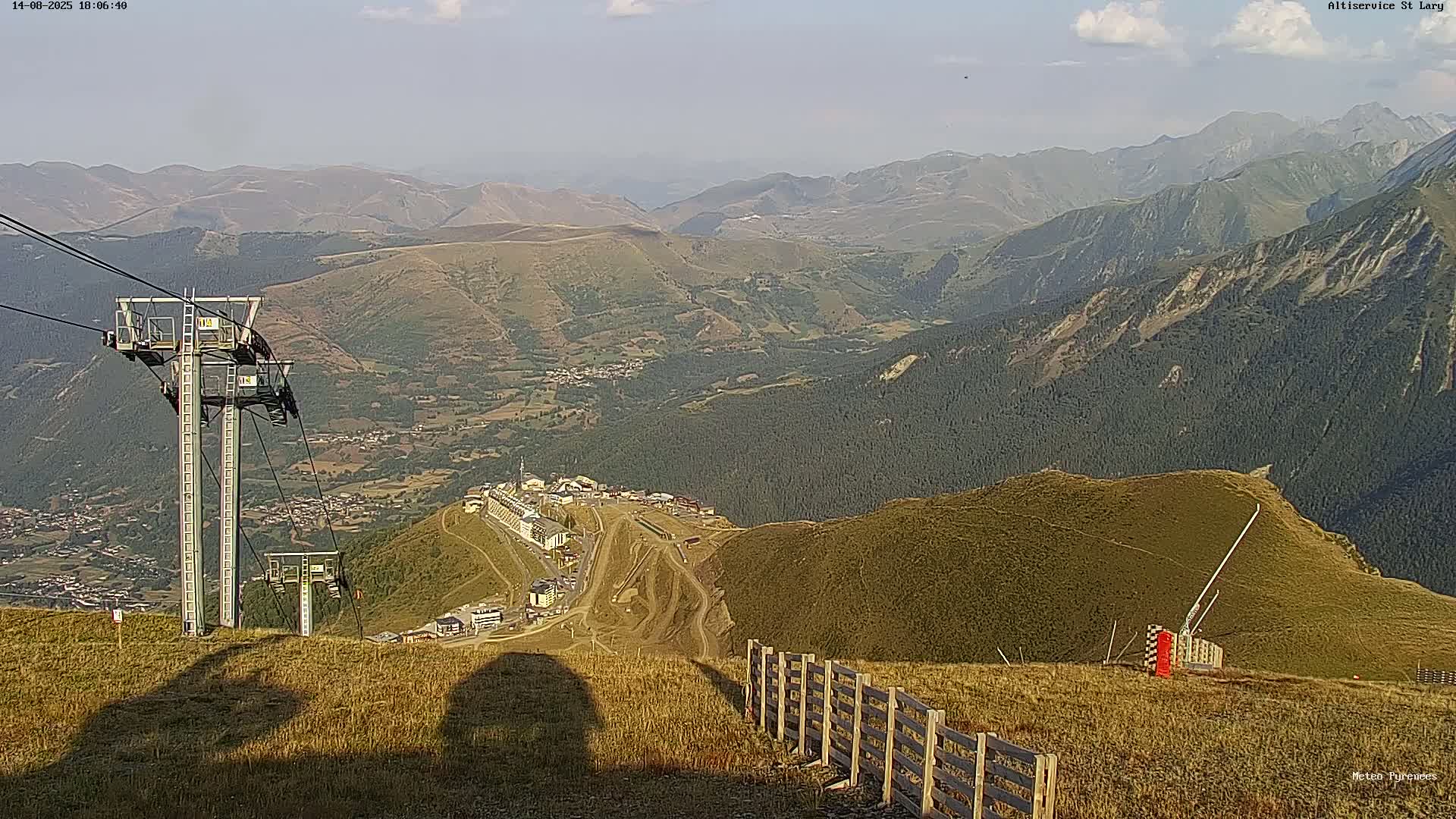 Saint-Lary-Soulan Village Skyline & Pla d'Adet Ski Slopes Live Cam - Bagnères-de-Bigorre, Hautes-Pyrénées, Occitanie, France