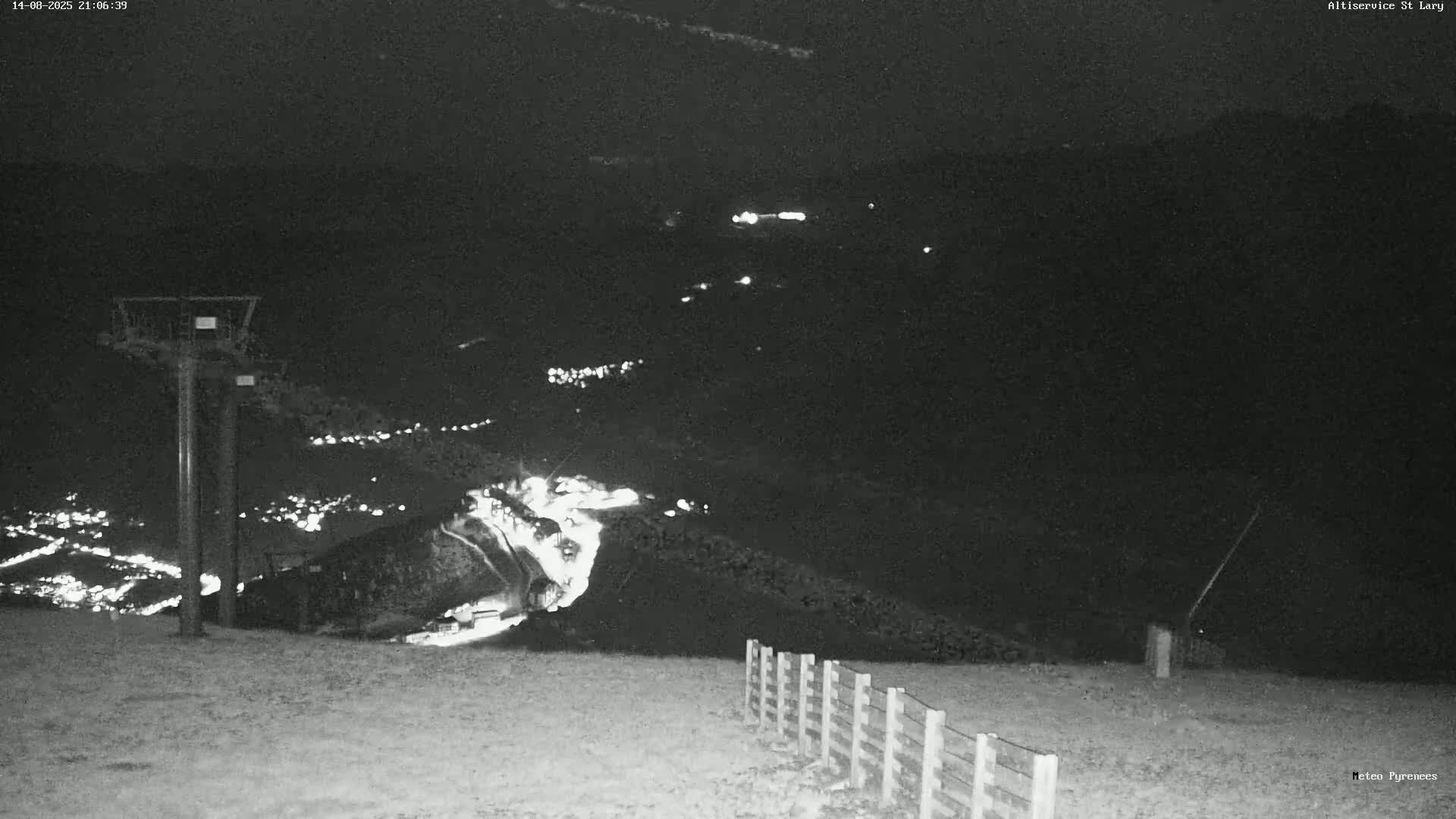 Saint-Lary-Soulan Village Skyline & Pla d'Adet Ski Slopes Live Cam - Bagnères-de-Bigorre, Hautes-Pyrénées, Occitanie, France