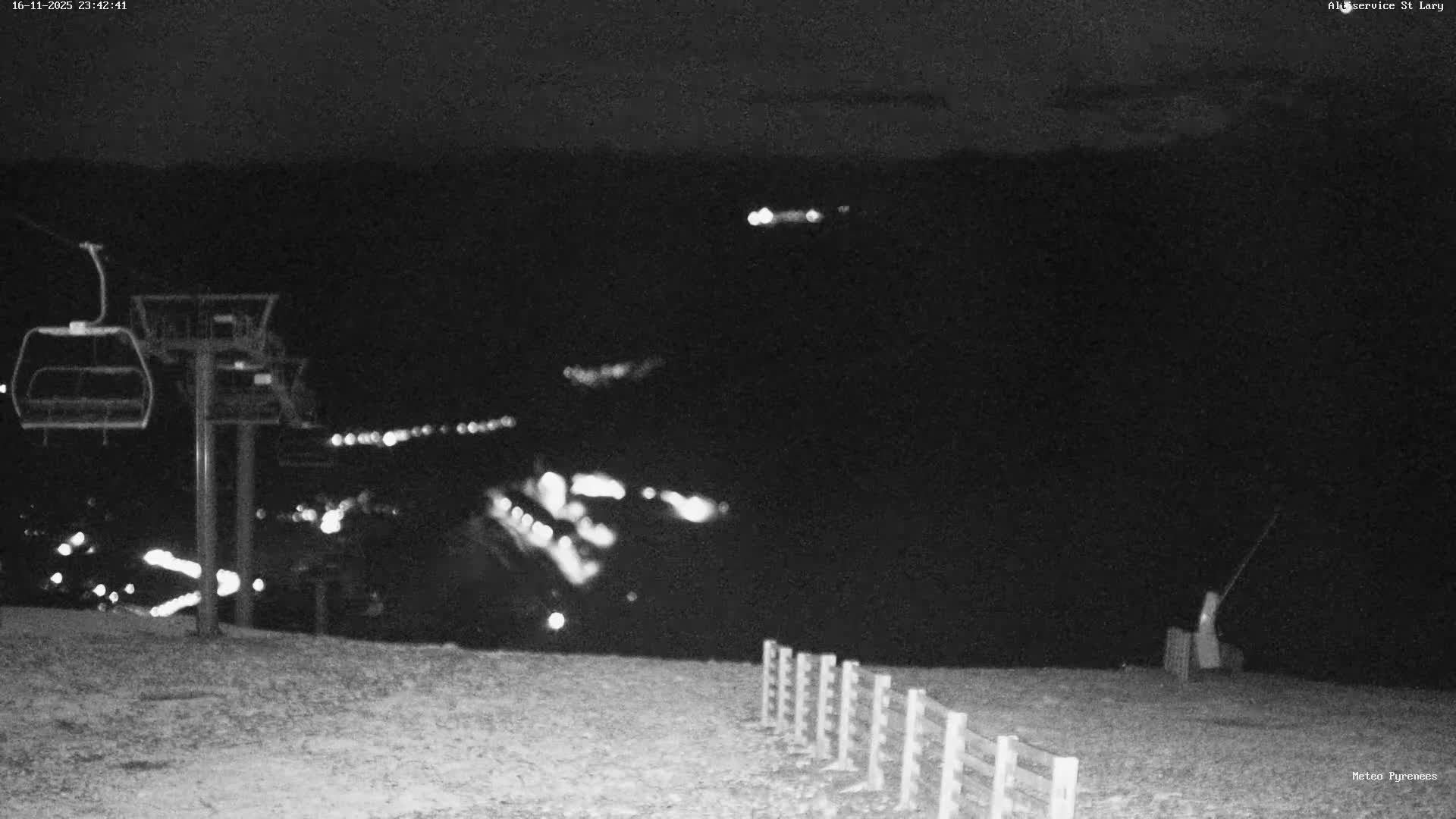 Saint-Lary-Soulan Village Skyline & Pla d'Adet Ski Slopes Live Cam - Bagnères-de-Bigorre, Hautes-Pyrénées, Occitanie, France