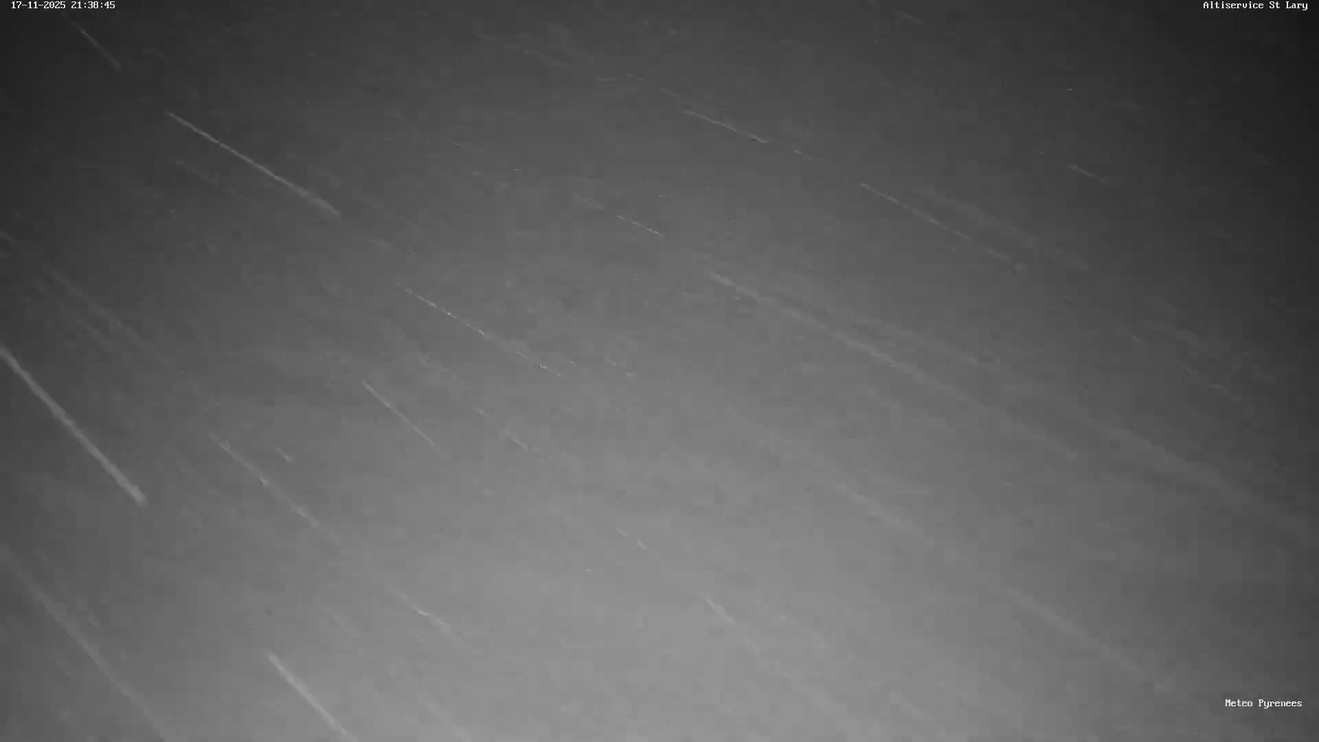 Saint-Lary-Soulan Village Skyline & Pla d'Adet Ski Slopes Live Cam - Bagnères-de-Bigorre, Hautes-Pyrénées, Occitanie, France