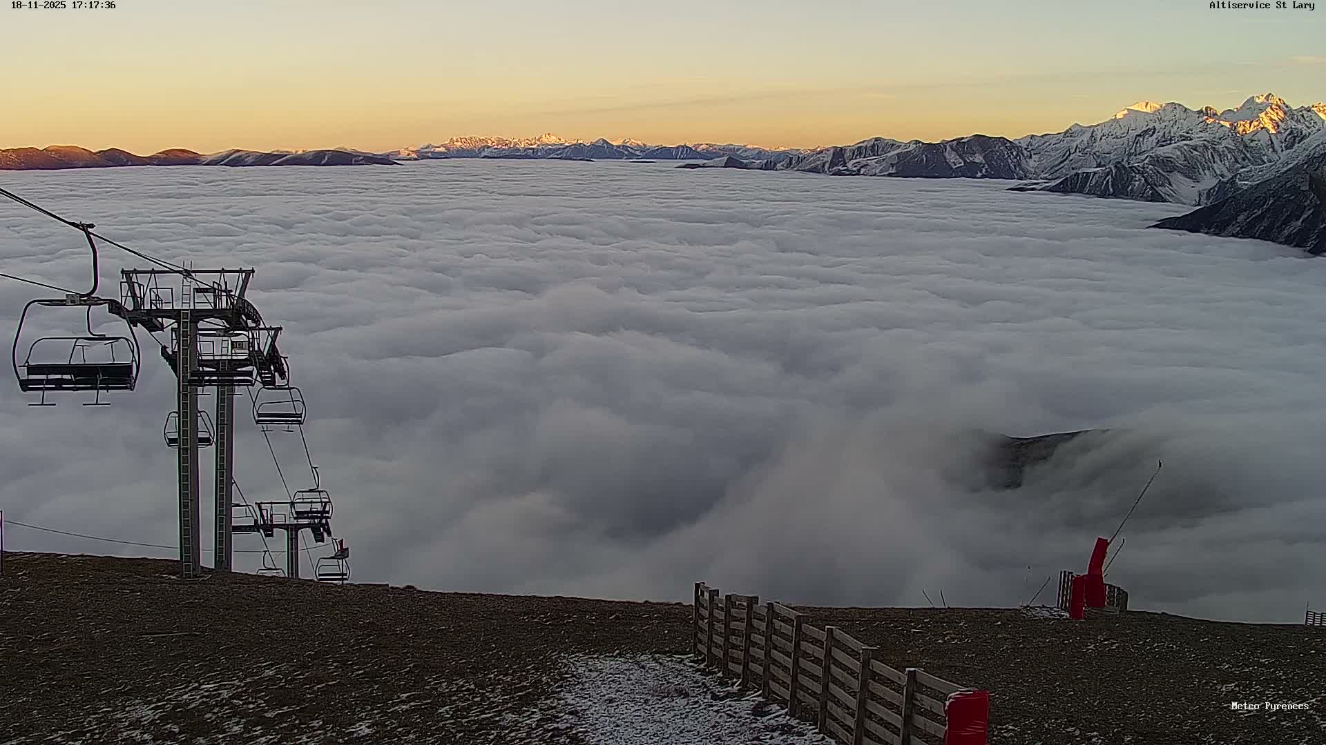 Saint-Lary-Soulan Village Skyline & Pla d'Adet Ski Slopes Live Cam - Bagnères-de-Bigorre, Hautes-Pyrénées, Occitanie, France