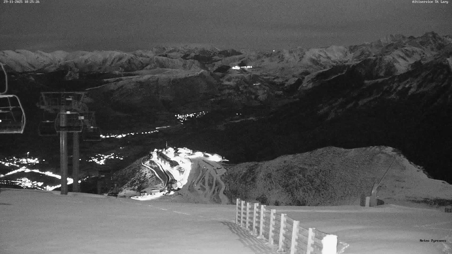 Saint-Lary-Soulan Village Skyline & Pla d'Adet Ski Slopes Live Cam - Bagnères-de-Bigorre, Hautes-Pyrénées, Occitanie, France