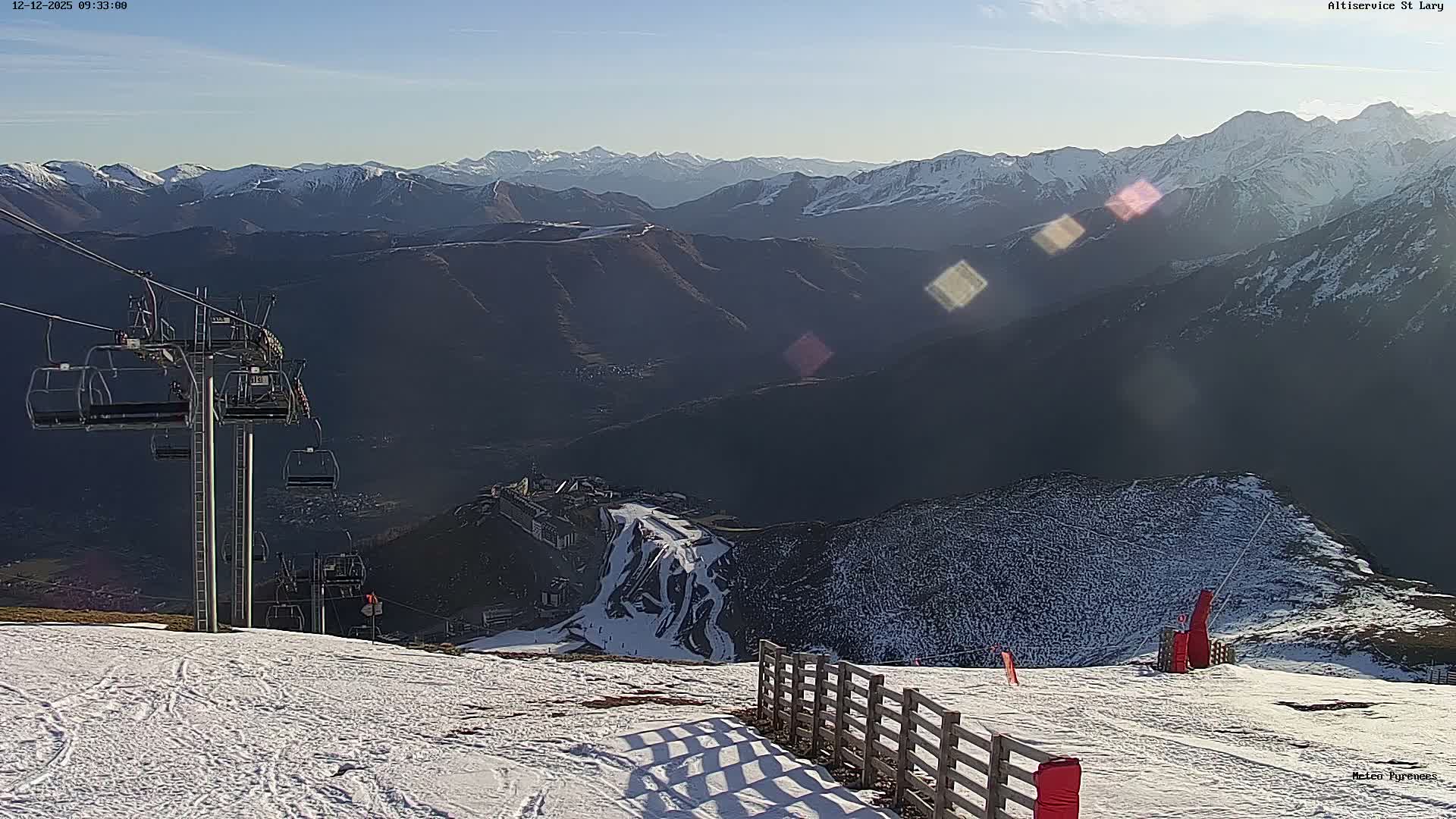 Saint-Lary-Soulan Village Skyline & Pla d'Adet Ski Slopes Live Cam - Bagnères-de-Bigorre, Hautes-Pyrénées, Occitanie, France