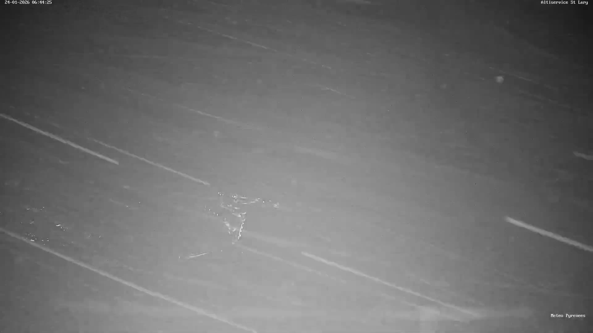 Saint-Lary-Soulan Village Skyline & Pla d'Adet Ski Slopes Live Cam - Bagnères-de-Bigorre, Hautes-Pyrénées, Occitanie, France