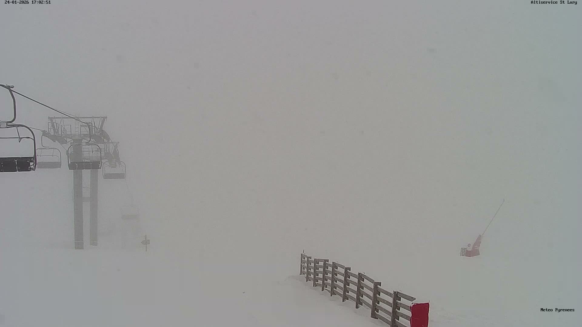 Saint-Lary-Soulan Village Skyline & Pla d'Adet Ski Slopes Live Cam - Bagnères-de-Bigorre, Hautes-Pyrénées, Occitanie, France