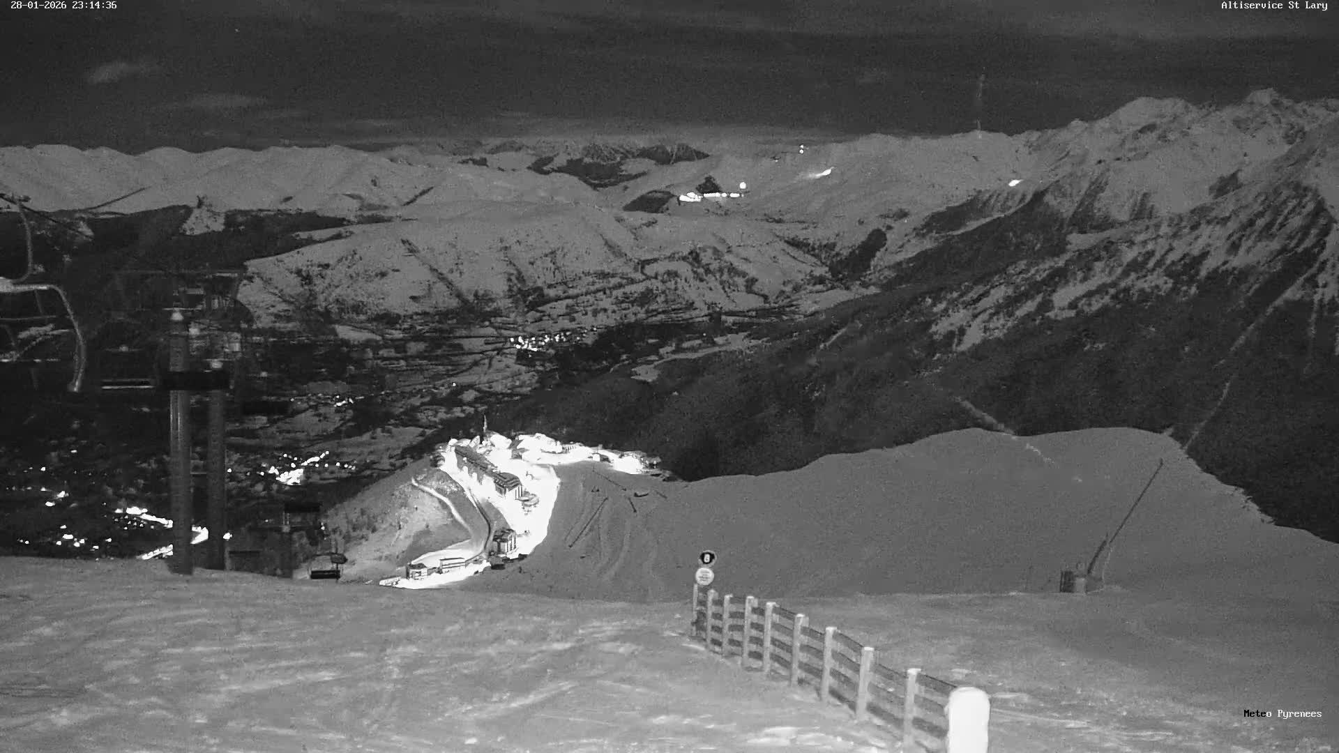 Saint-Lary-Soulan Village Skyline & Pla d'Adet Ski Slopes Live Cam - Bagnères-de-Bigorre, Hautes-Pyrénées, Occitanie, France