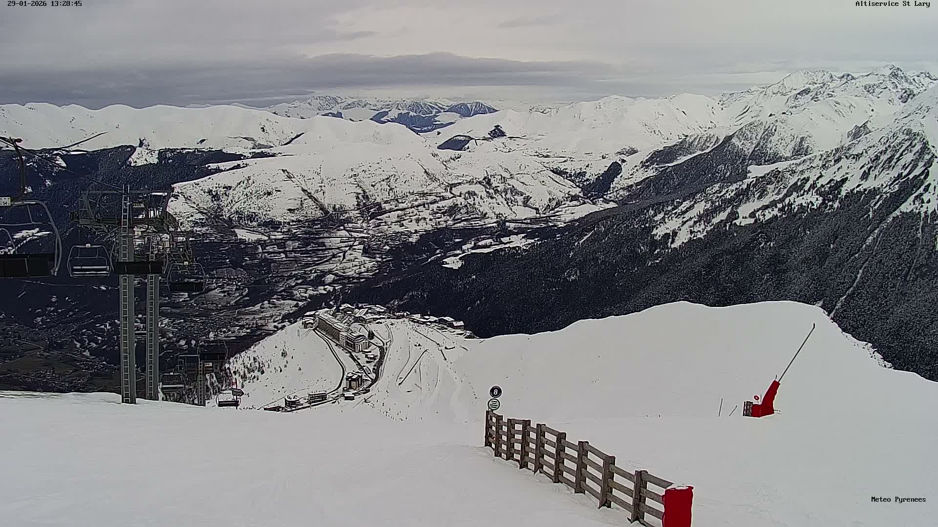 Saint-Lary-Soulan Village Skyline & Pla d'Adet Ski Slopes Live Cam - Bagnères-de-Bigorre, Hautes-Pyrénées, Occitanie, France
