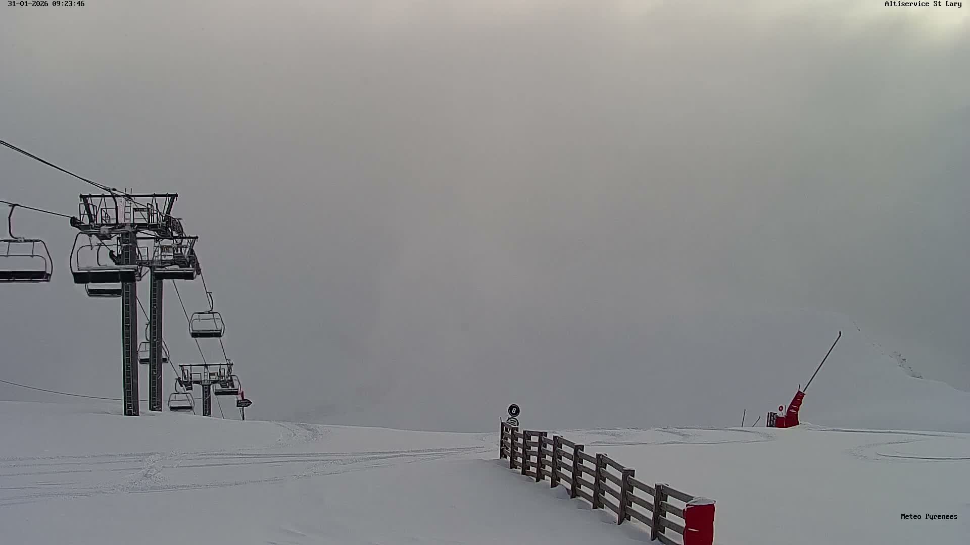 Saint-Lary-Soulan Village Skyline & Pla d'Adet Ski Slopes Live Cam - Bagnères-de-Bigorre, Hautes-Pyrénées, Occitanie, France
