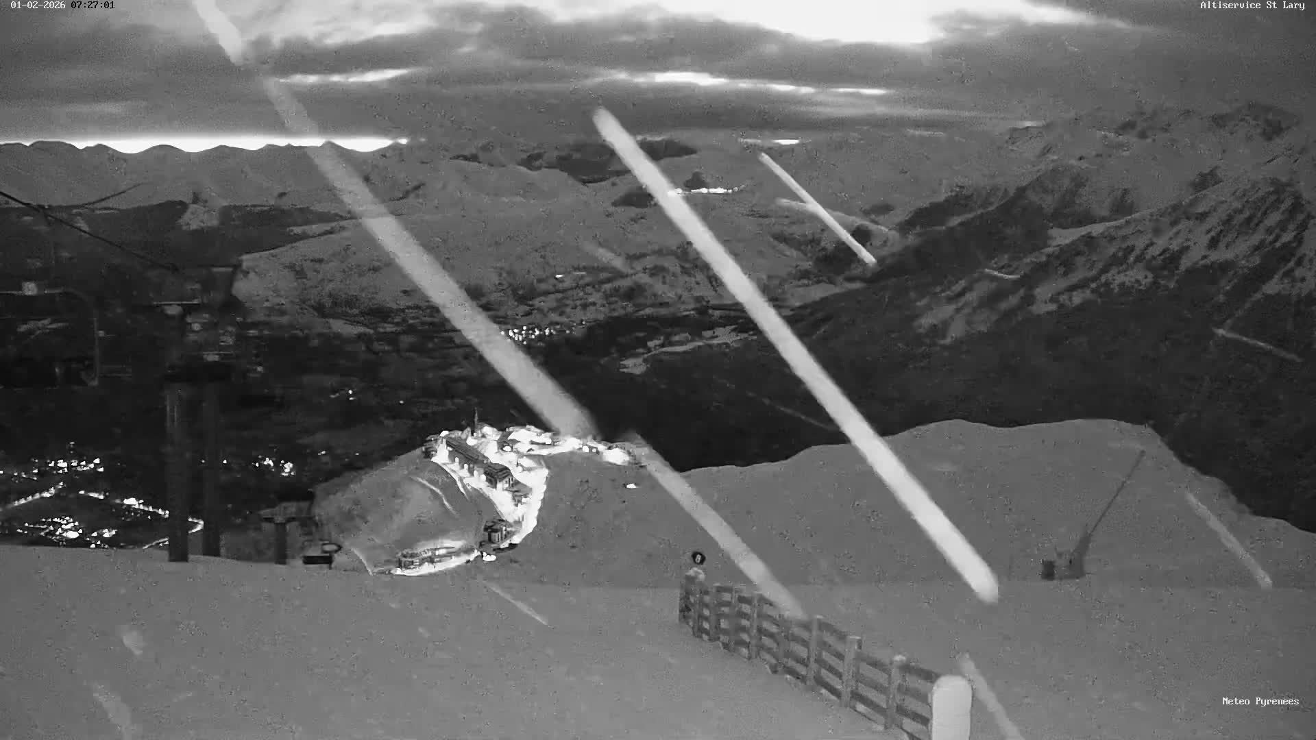 Saint-Lary-Soulan Village Skyline & Pla d'Adet Ski Slopes Live Cam - Bagnères-de-Bigorre, Hautes-Pyrénées, Occitanie, France