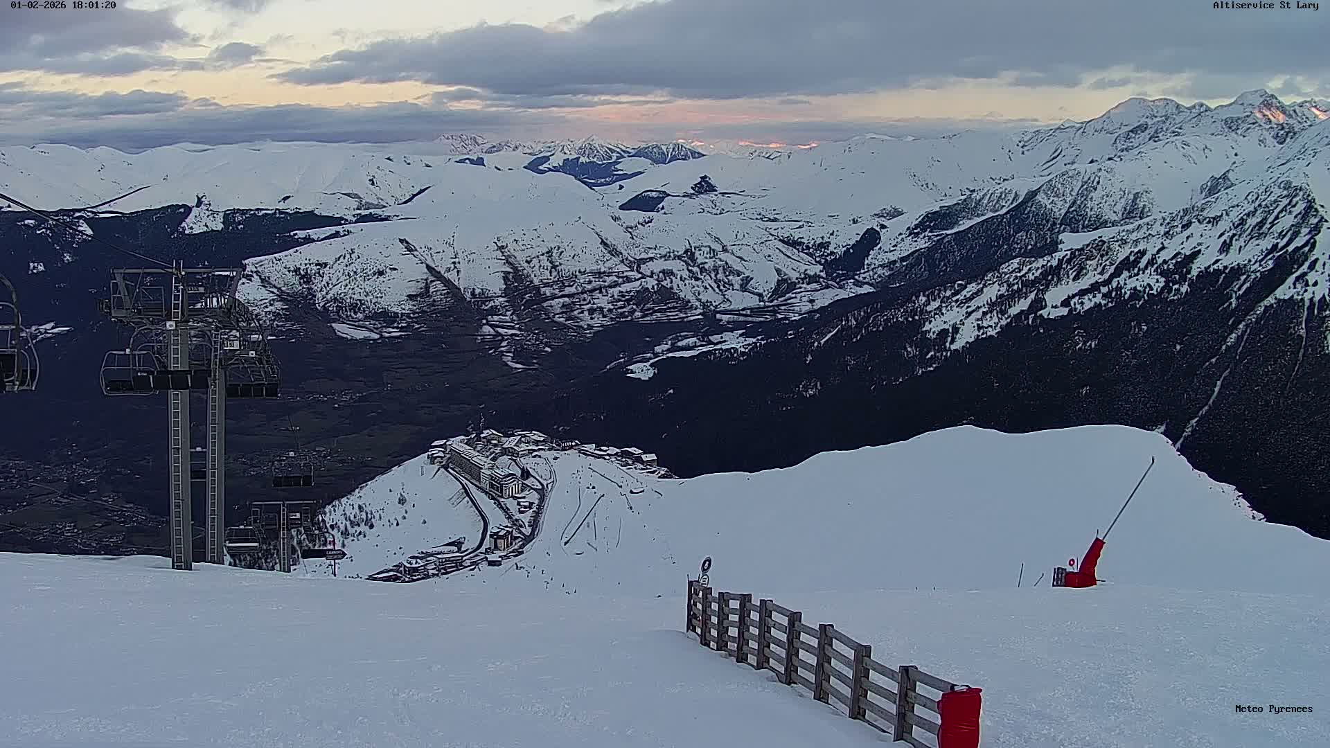 Saint-Lary-Soulan Village Skyline & Pla d'Adet Ski Slopes Live Cam - Bagnères-de-Bigorre, Hautes-Pyrénées, Occitanie, France
