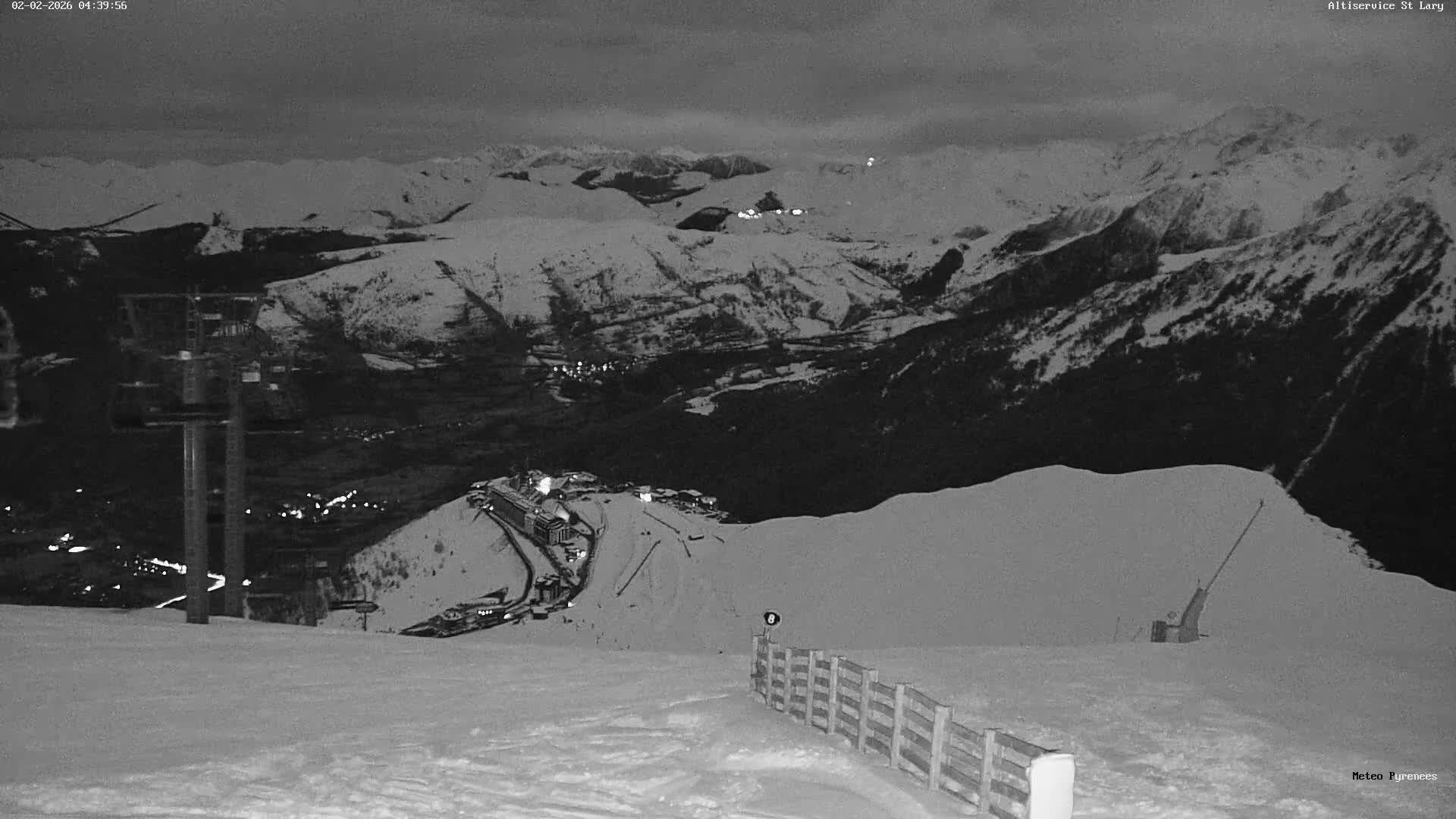 Saint-Lary-Soulan Village Skyline & Pla d'Adet Ski Slopes Live Cam - Bagnères-de-Bigorre, Hautes-Pyrénées, Occitanie, France